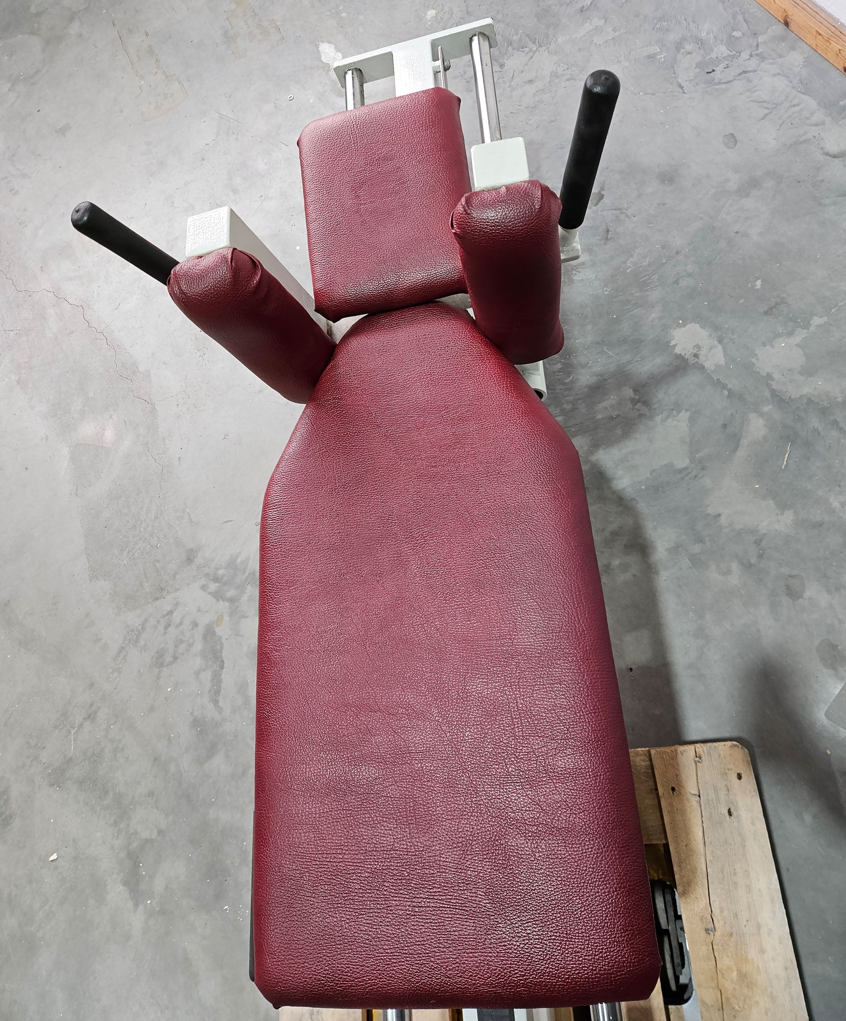 Gym80 Beinpresse liegend, Leg Press lying, 213kg Gewichtsblock, Oldschool Bodybuilding Kraftgerät - Rahmenfarbe Weiß, gebraucht mit Gebrauchsspuren - Image 8