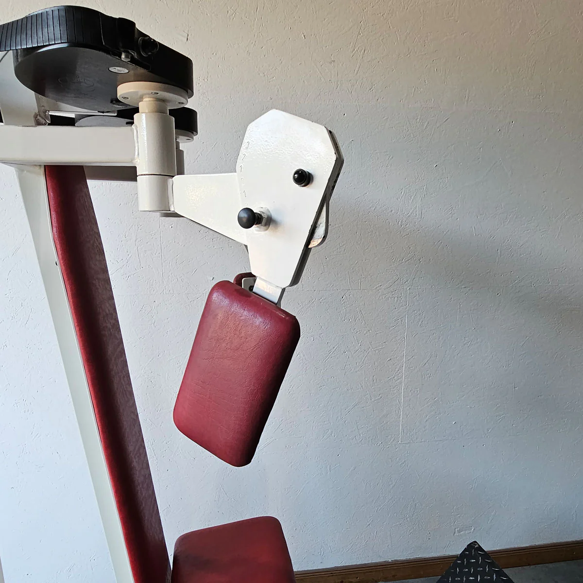 Gym80 Butterfly mit Polster Pads, Pec Fly, Winkel verstellbar, Oldschool Bodybuilding Kraftgerät - Edition oder Classic Line, Rahmenfarbe Weiß, gebraucht mit Gebrauchsspuren - Image 6
