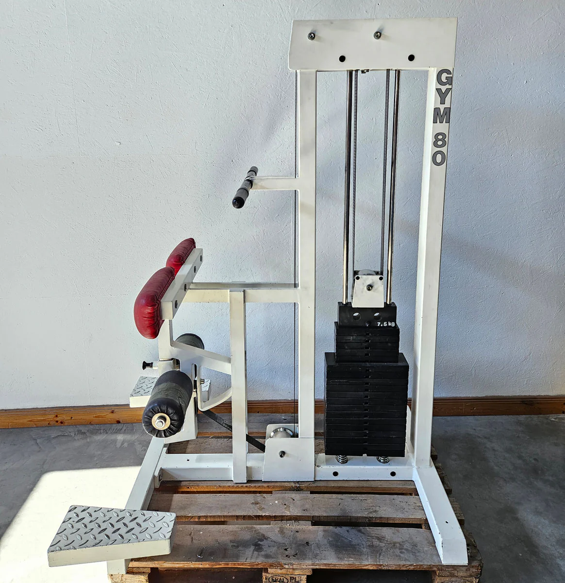 Gym80 Gluteusmaschine stehend, Glute Raiser, Pomaschine, Oldschool Bodybuilding Kraftgerät - Edition oder Classic Line, Rahmen Weiß, gebraucht mit Gebrauchsspuren - Image 3