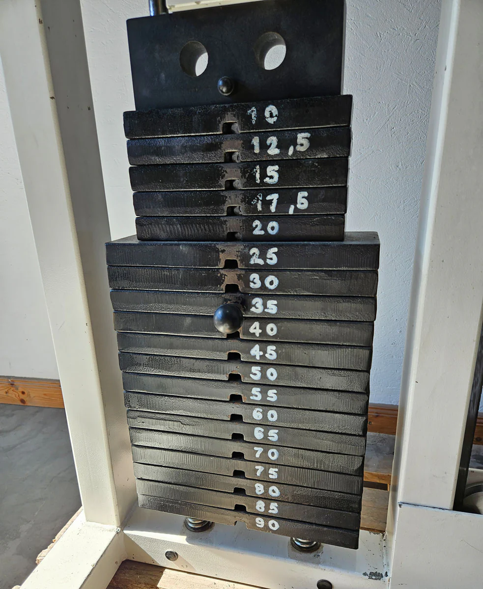 Gym80 Gluteusmaschine stehend, Glute Raiser, Pomaschine, Oldschool Bodybuilding Kraftgerät - Edition oder Classic Line, Rahmen Weiß, gebraucht mit Gebrauchsspuren - Image 8
