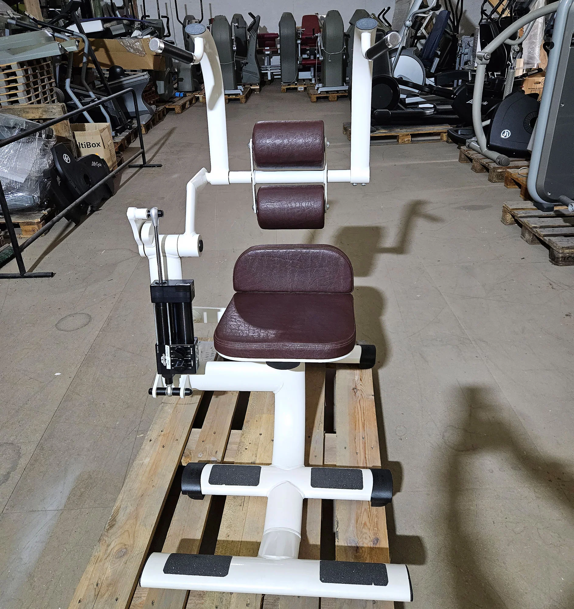 Gym80 Hydraulischer-Zirkel, Circular Serie, 7 Kraftgeräte, Farbe Weiß, Polster Braun, gebraucht - überholter Zustand - Image 10