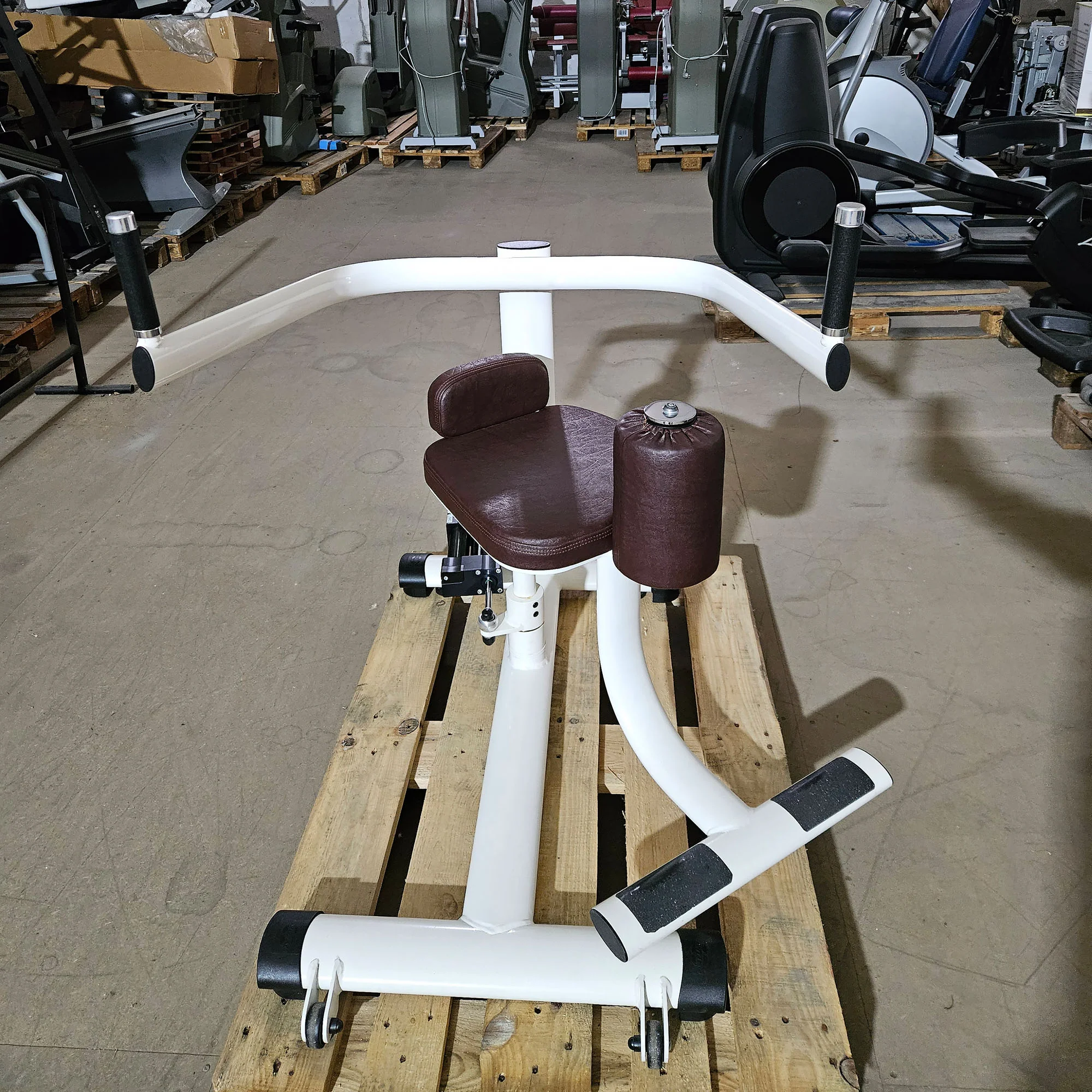Gym80 Hydraulischer-Zirkel, Circular Serie, 7 Kraftgeräte, Farbe Weiß, Polster Braun, gebraucht - überholter Zustand - Image 12