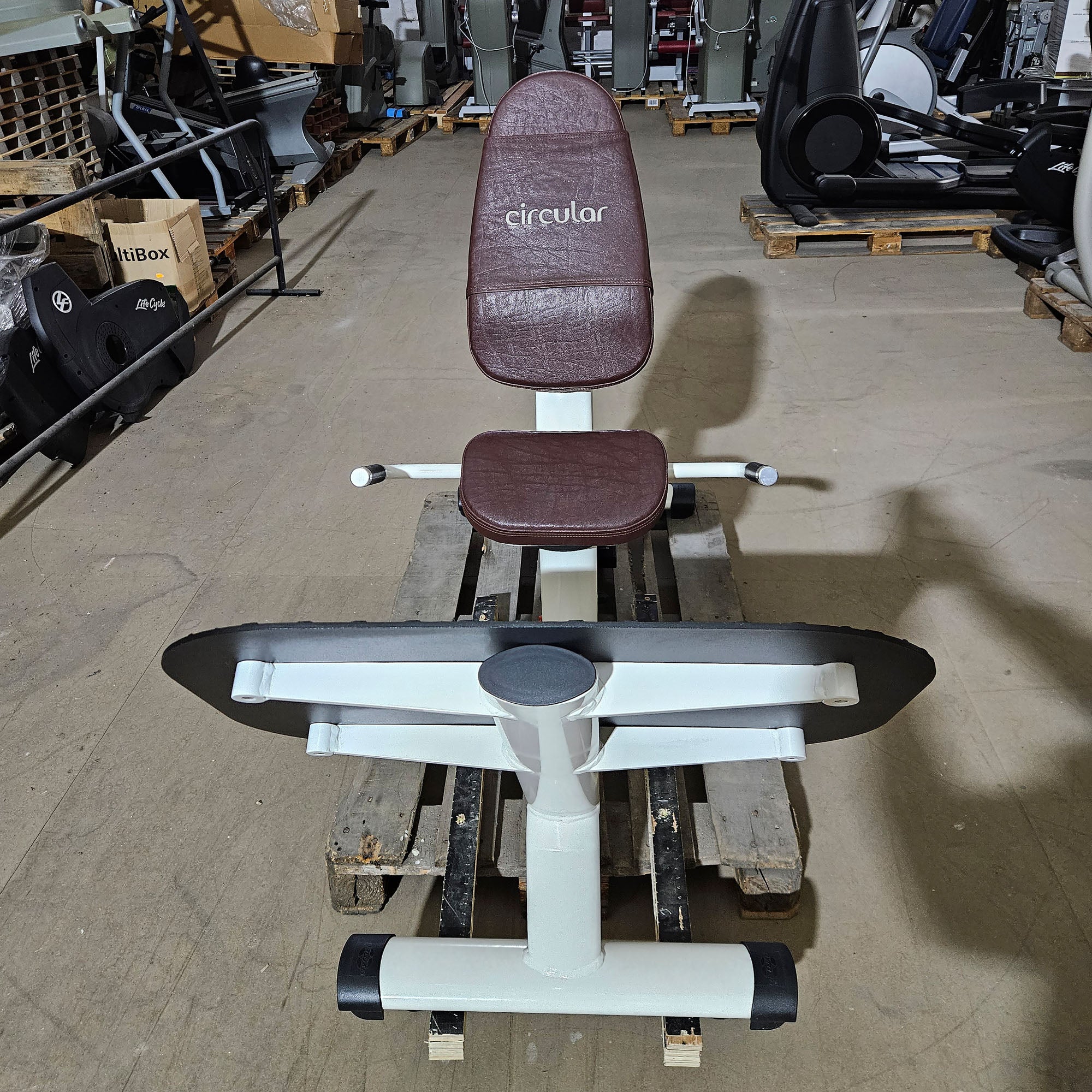 Gym80 Hydraulischer-Zirkel, Circular Serie, 7 Kraftgeräte, Farbe Weiß, Polster Braun, gebraucht - überholter Zustand - Image 14