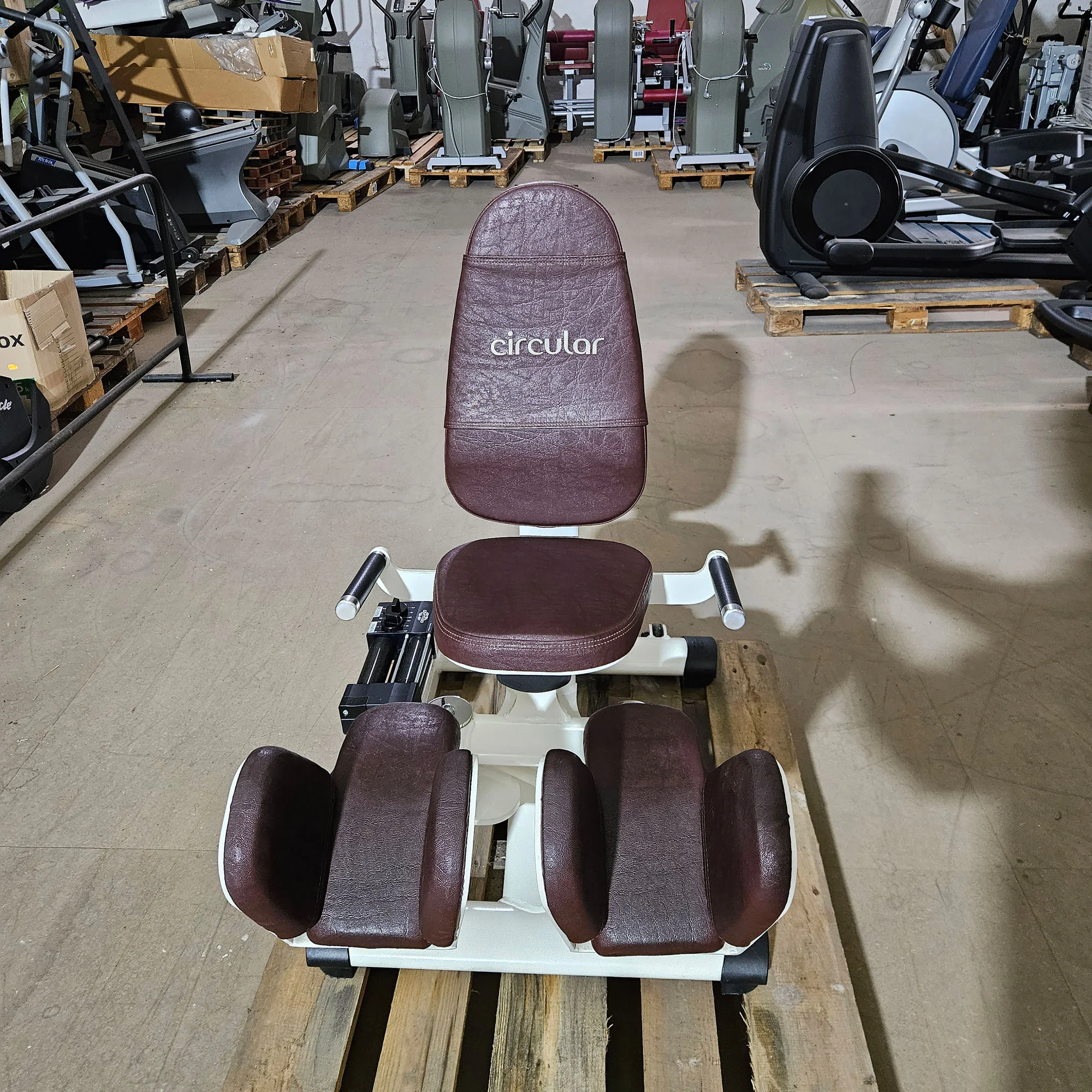 Gym80 Hydraulischer-Zirkel, Circular Serie, 7 Kraftgeräte, Farbe Weiß, Polster Braun, gebraucht - überholter Zustand - Image 4