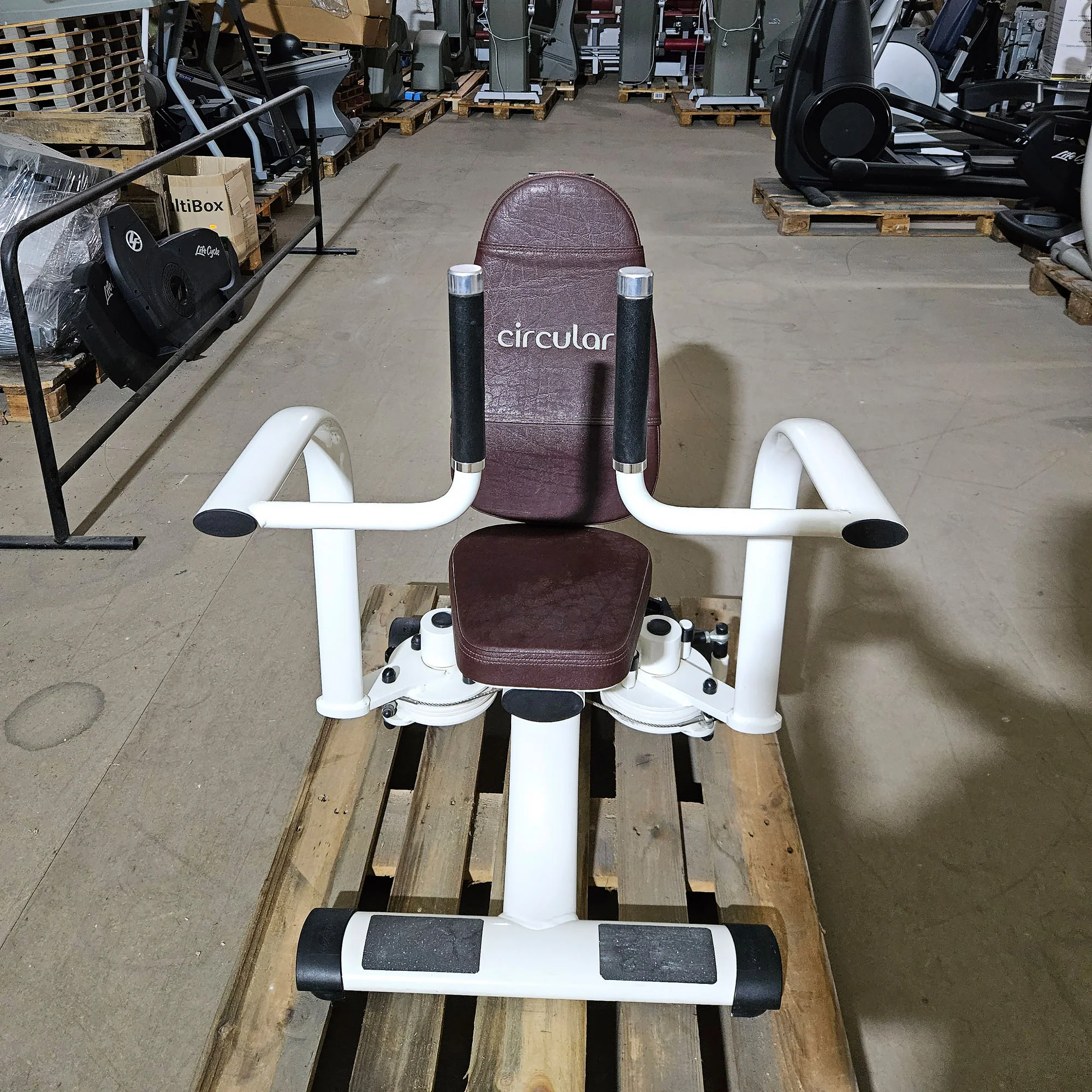Gym80 Hydraulischer-Zirkel, Circular Serie, 7 Kraftgeräte, Farbe Weiß, Polster Braun, gebraucht - überholter Zustand - Image 8