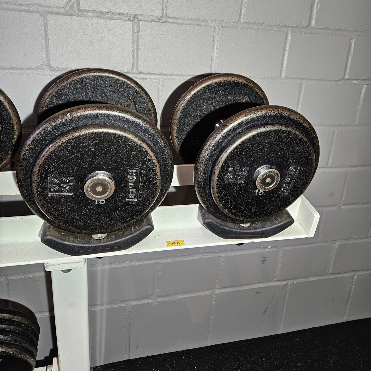 Gym80 Kurzhantelsatz aus Guss von 2,5 bis 40kg in 2,5kg Stufen ( 16 Paare ) Oldschool, Gym80 Kurzhantelablage gegen Aufpreis verfügbar, gebraucht - mit Gebrauchsspuren - Image 10