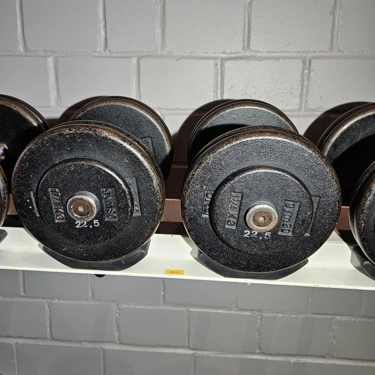 Gym80 Kurzhantelsatz aus Guss von 2,5 bis 40kg in 2,5kg Stufen ( 16 Paare ) Oldschool, Gym80 Kurzhantelablage gegen Aufpreis verfügbar, gebraucht - mit Gebrauchsspuren - Image 13