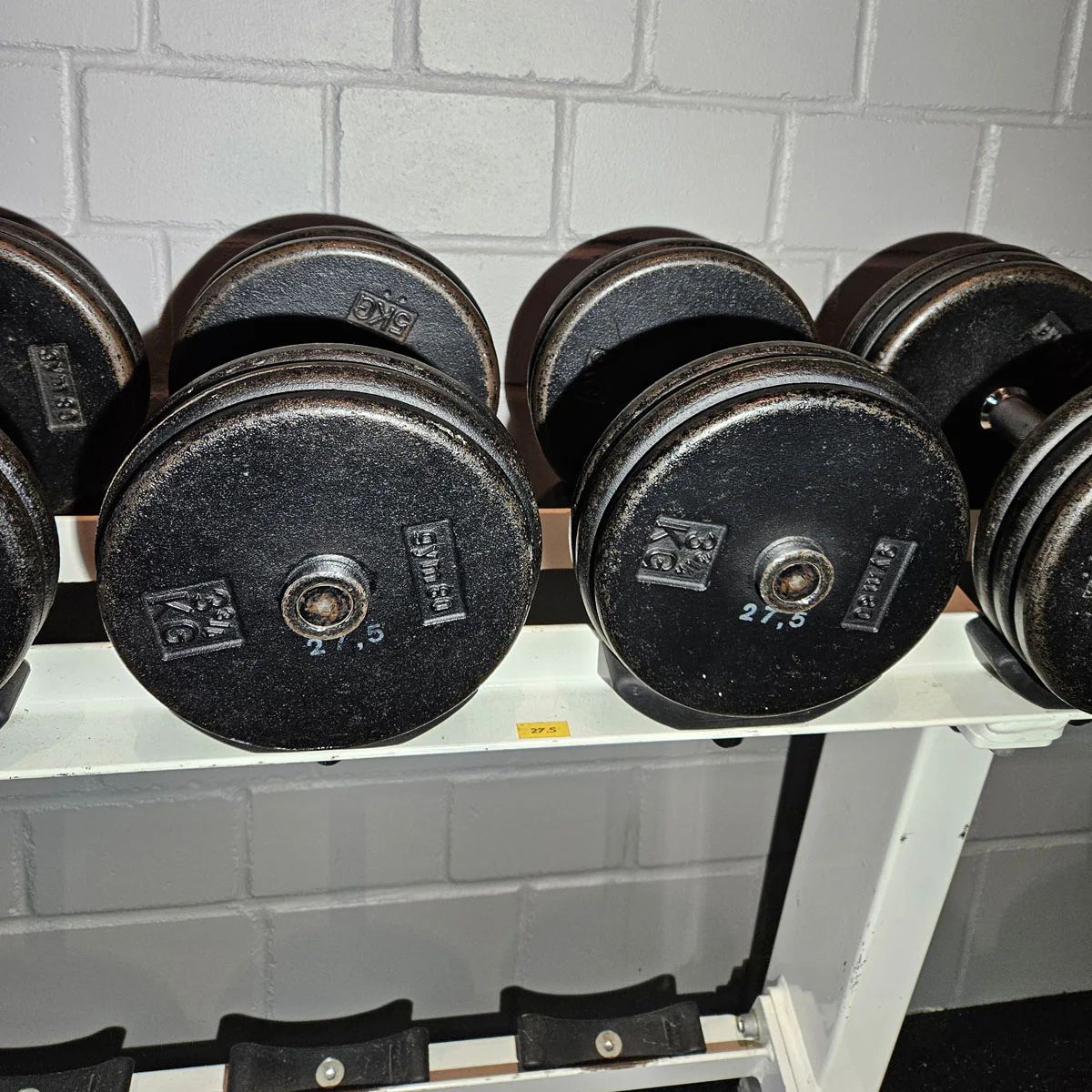 Gym80 Kurzhantelsatz aus Guss von 2,5 bis 40kg in 2,5kg Stufen ( 16 Paare ) Oldschool, Gym80 Kurzhantelablage gegen Aufpreis verfügbar, gebraucht - mit Gebrauchsspuren - Image 15