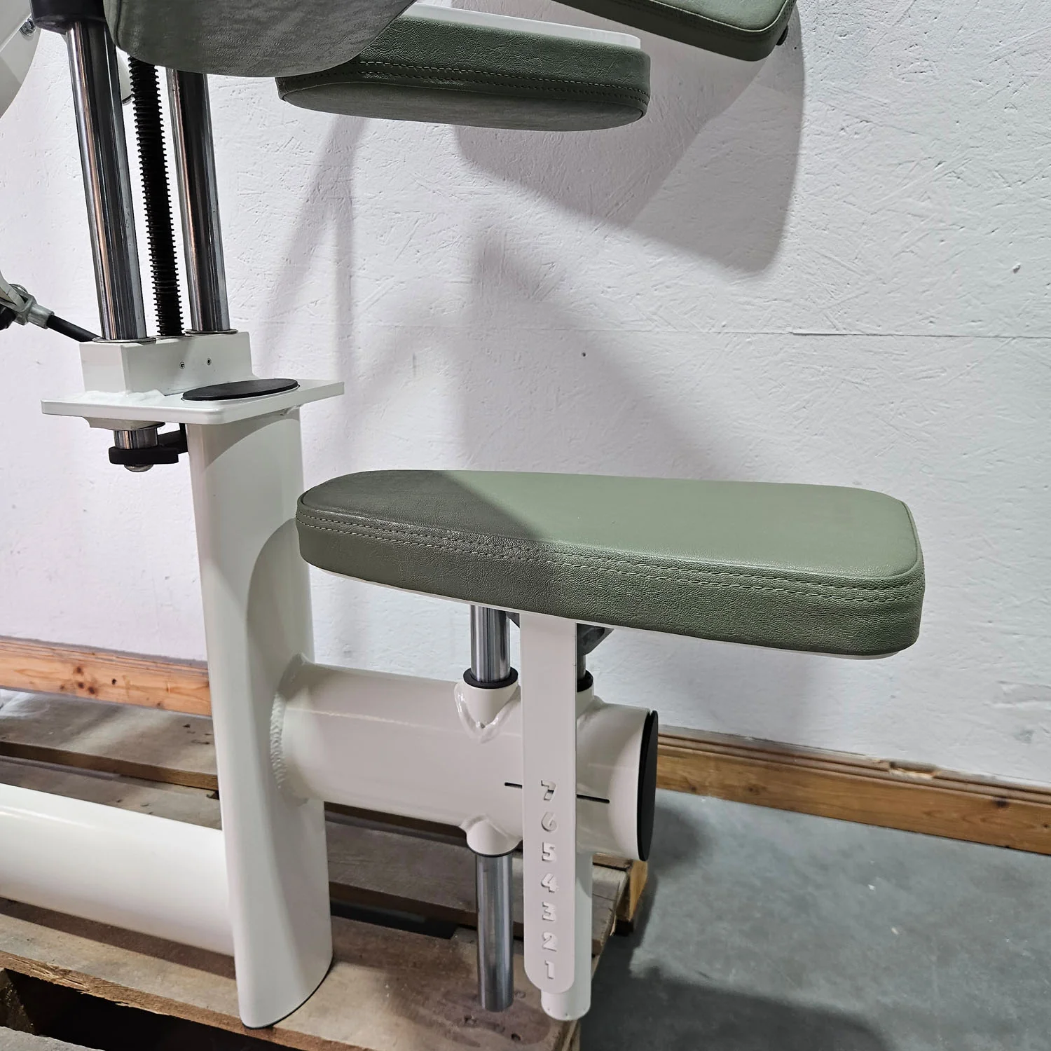 Gym80 Med80 3243 Lateralmaschine mit Trainingsarm, Lateralflexion, Latflex,  Seitneige-Maschine, Farbe Weiß, gebraucht - überholter Zustand - Image 7