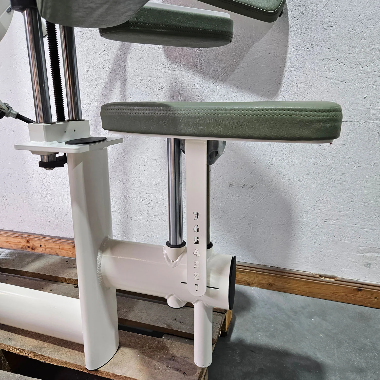 Gym80 Med80 3243 Lateralmaschine mit Trainingsarm, Lateralflexion, Latflex,  Seitneige-Maschine, Farbe Weiß, gebraucht - überholter Zustand - Image 8