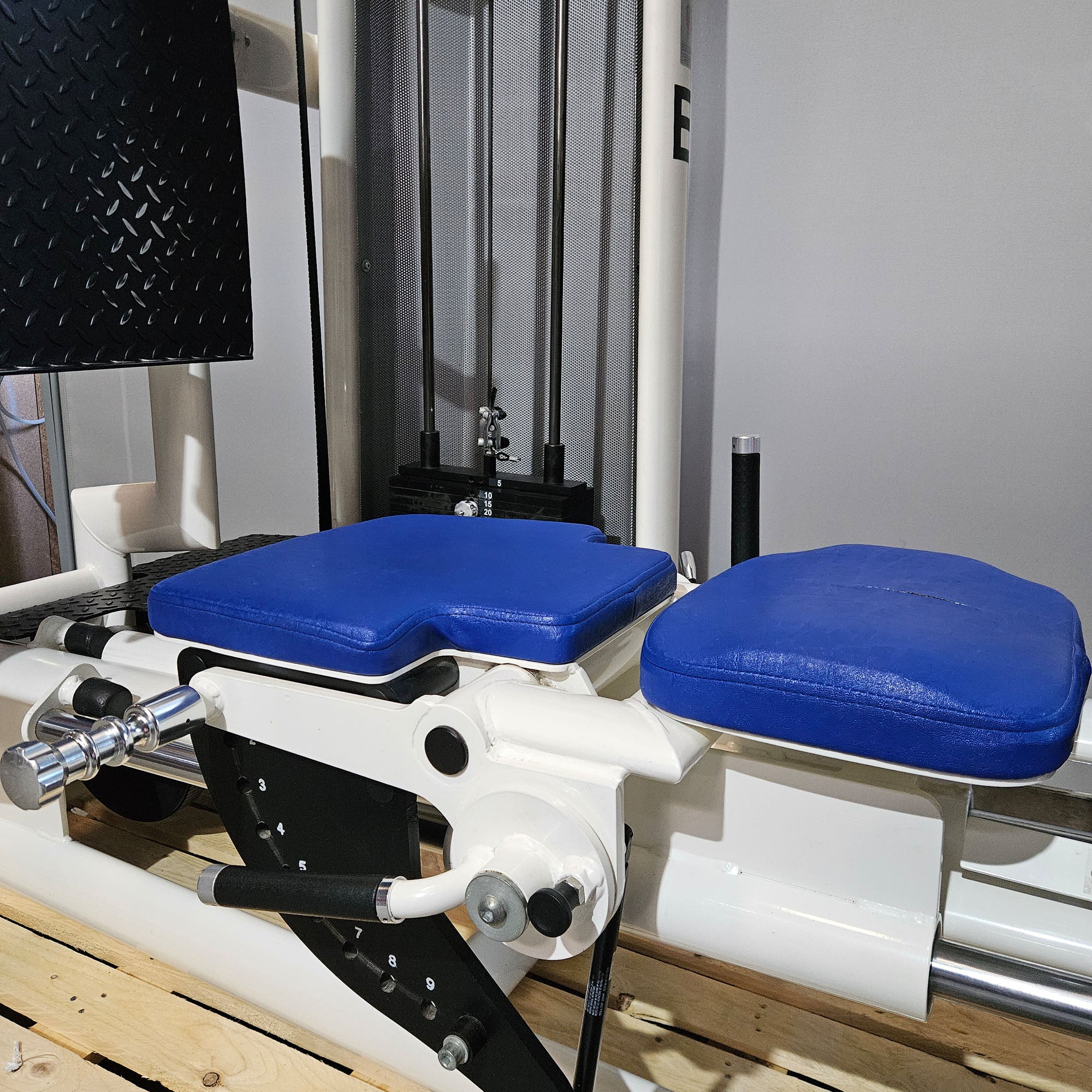 Gym80 Med80 3283 Funktionsstemme sitzend - liegend, 180kg Gewichtsblock, Beinpresse verstellbar, Farbe Weiß, gebraucht - überholter Zustand - Image 10