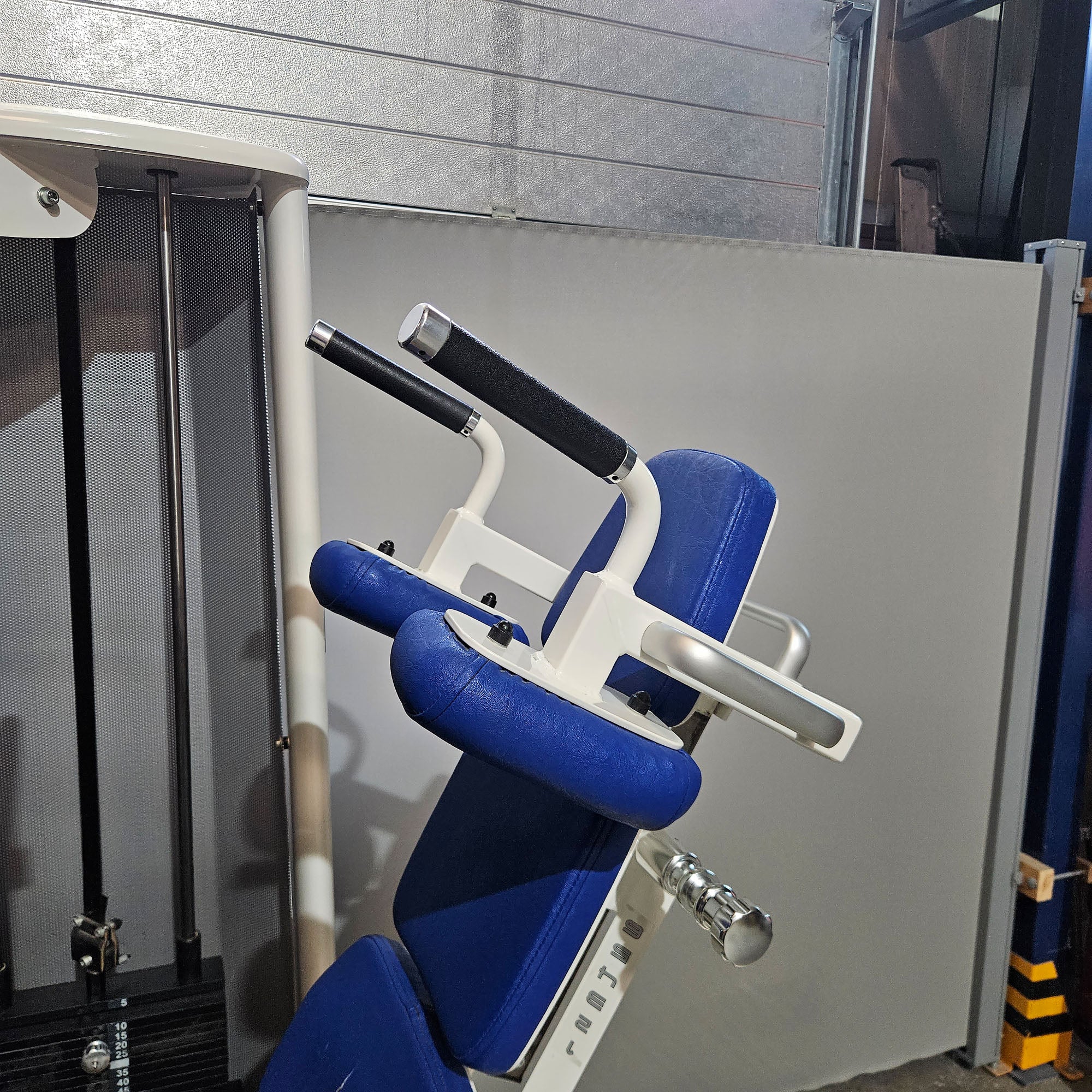 Gym80 Med80 3283 Funktionsstemme sitzend - liegend, 180kg Gewichtsblock, Beinpresse verstellbar, Farbe Weiß, gebraucht - überholter Zustand - Image 15