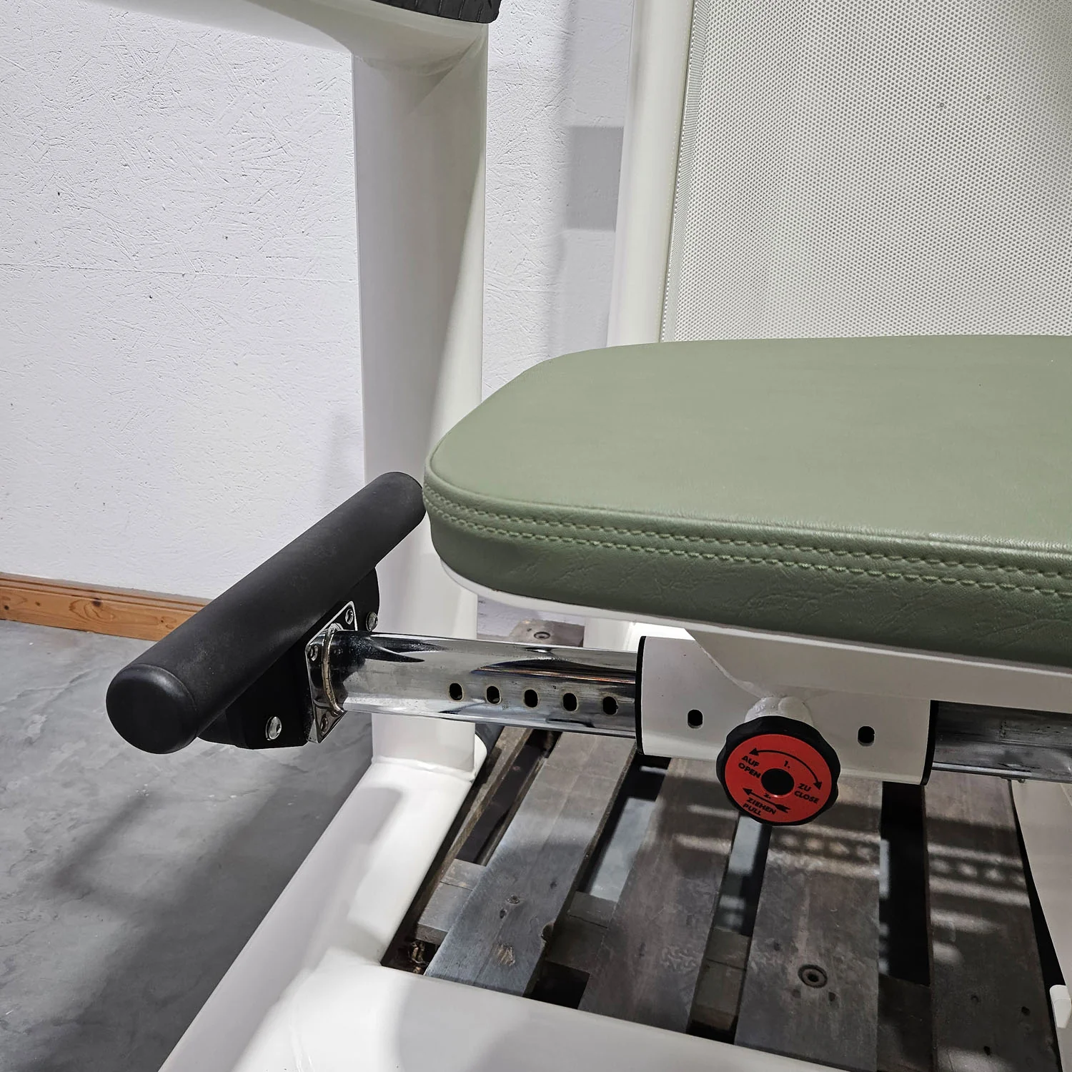 Gym80 Med80 3283 Funktionsstemme sitzend - liegend, Beinpresse verstellbar, Farbe Weiß, gebraucht - überholter Zustand - Image 16