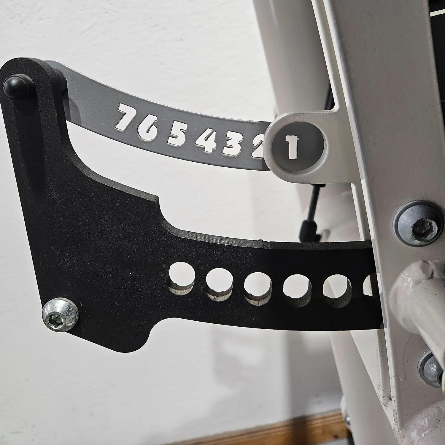 Gym80 Med80 3283 Funktionsstemme sitzend - liegend, Beinpresse verstellbar, Farbe Weiß, gebraucht - überholter Zustand - Image 7