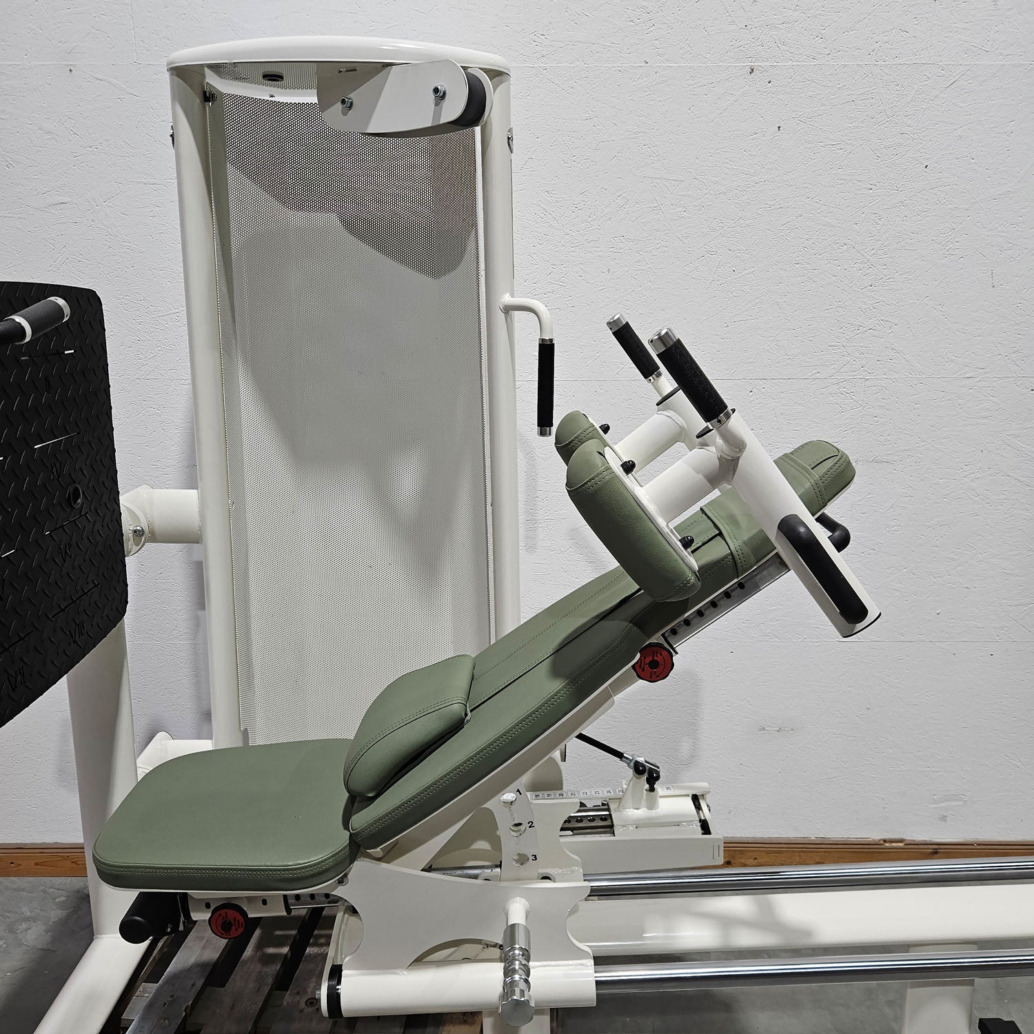 Gym80 Med80 3283 Funktionsstemme sitzend - liegend, Beinpresse verstellbar, Farbe Weiß, gebraucht - überholter Zustand - Image 9
