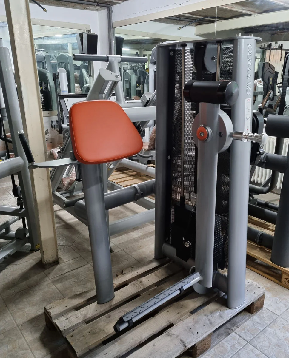 Gym80 Pomaschine stehend, Gluteusmaschine, Glutes Kick Radial, Sygnum Serie, Rahmen Silber, Polster Orange, gebraucht - überholter Zustand - Image 2