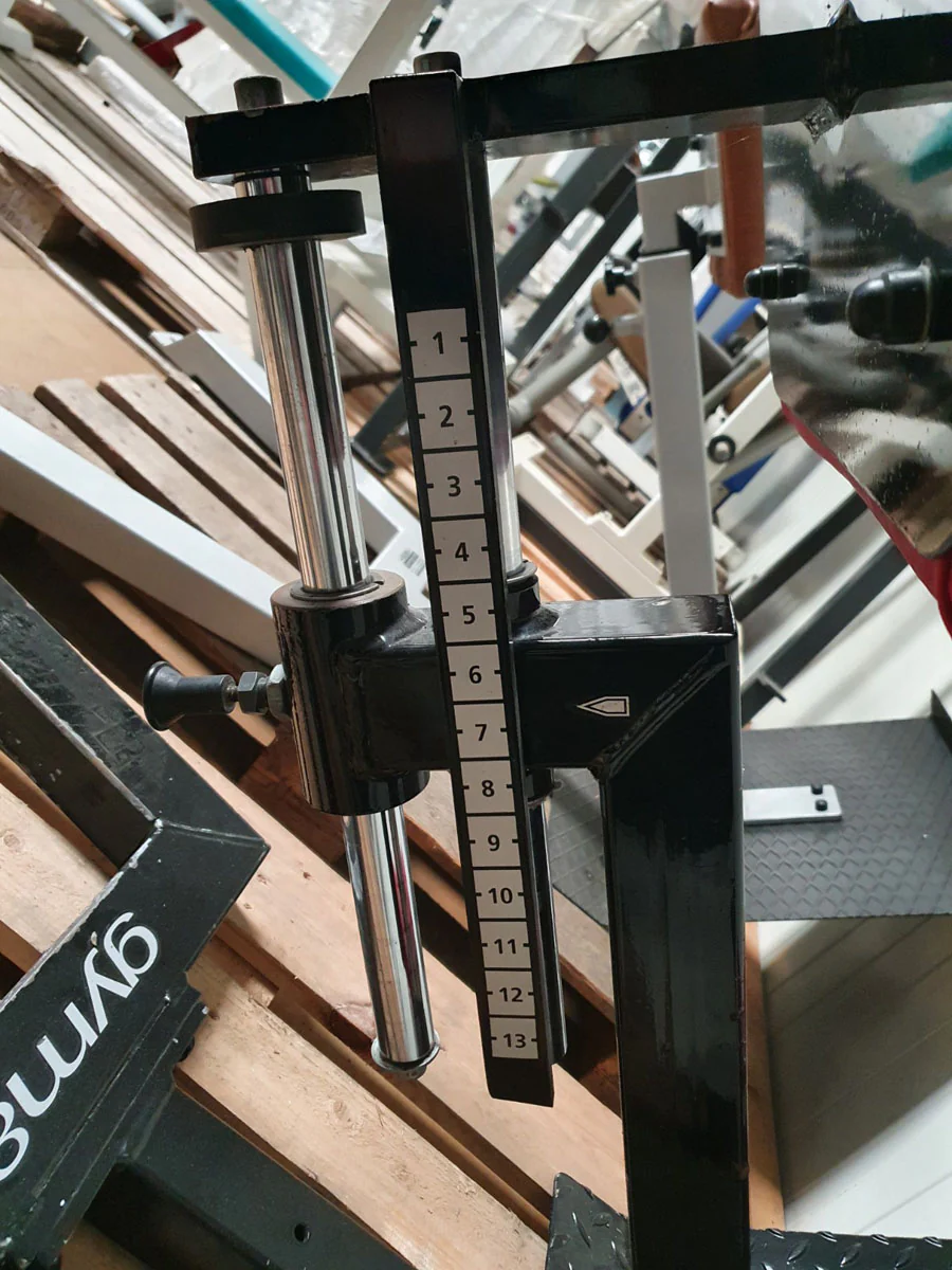 Gym80 Rückenstreckerbank, 45 Grad, Hyperextension, Rahmen Schwarz, Polster Rot, gebraucht - überholter Zustand - Image 5