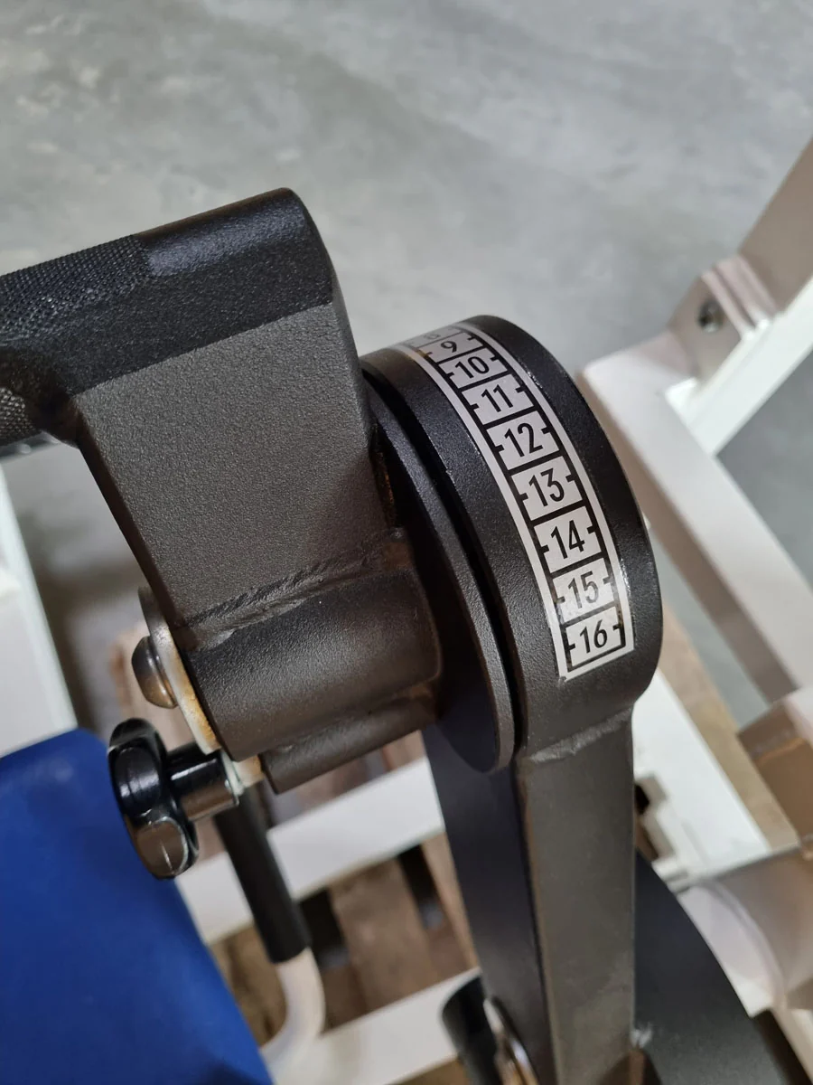 Gym80 Rückenstreckermaschine, Hyperextension, verstellbar, Rahmenfarbe Weiß, Polsterfarbe Blau, gebraucht - überholter Zustand - Image 8