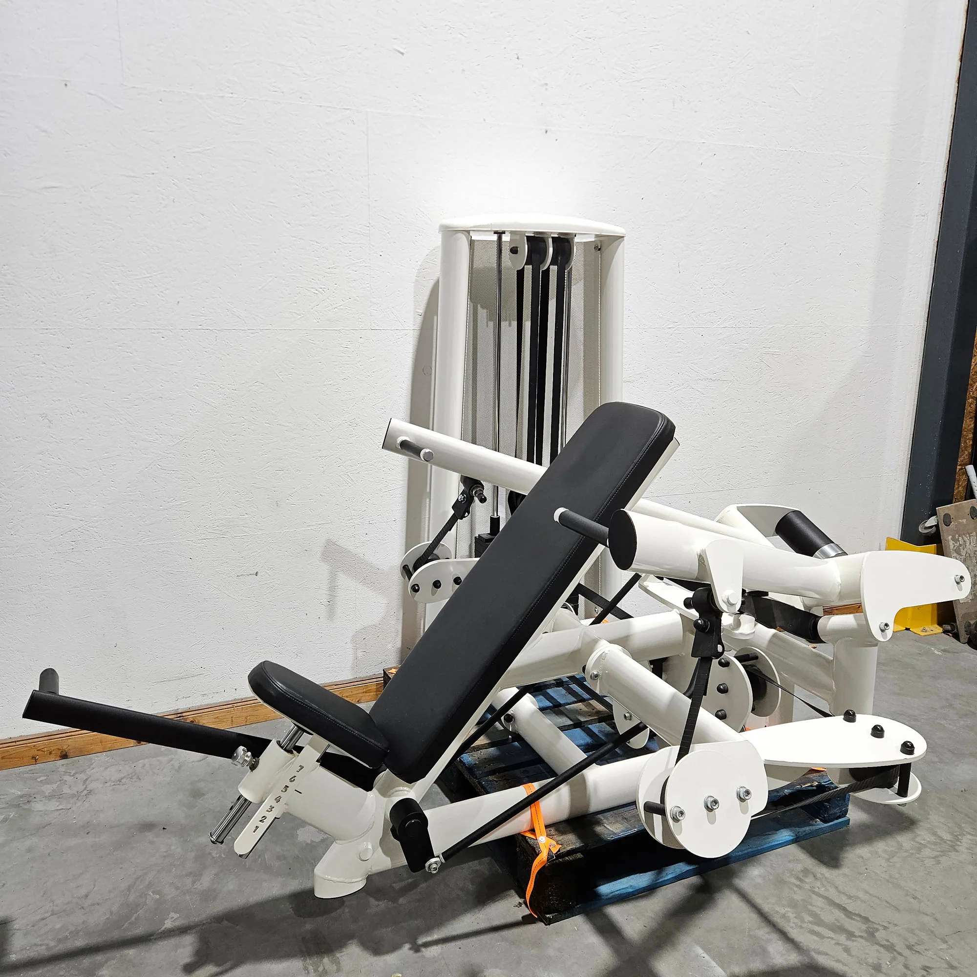 Gym80 Schulterpresse DUAL 3043 Sygnum, Shoulder Press, Overhead Press, Rahmenfarbe Weiß, gebraucht - überholter Zustand - Image 2
