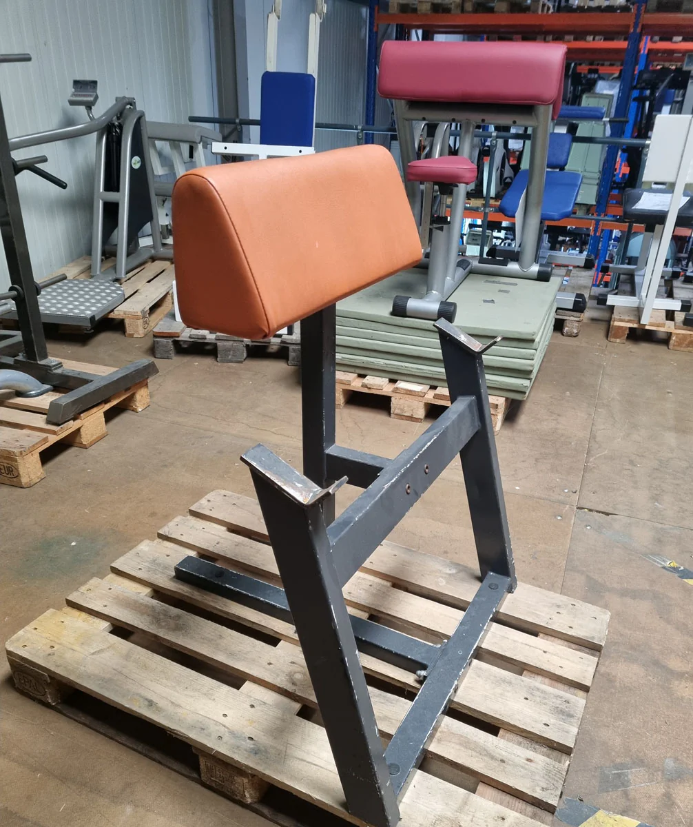 Gym80 Scottcurl Bank stehend, Bizeps Trainingsbank, Oldschool, Rahmenfarbe Schwarz, Polsterfarbe Orange, gebraucht - Image 3