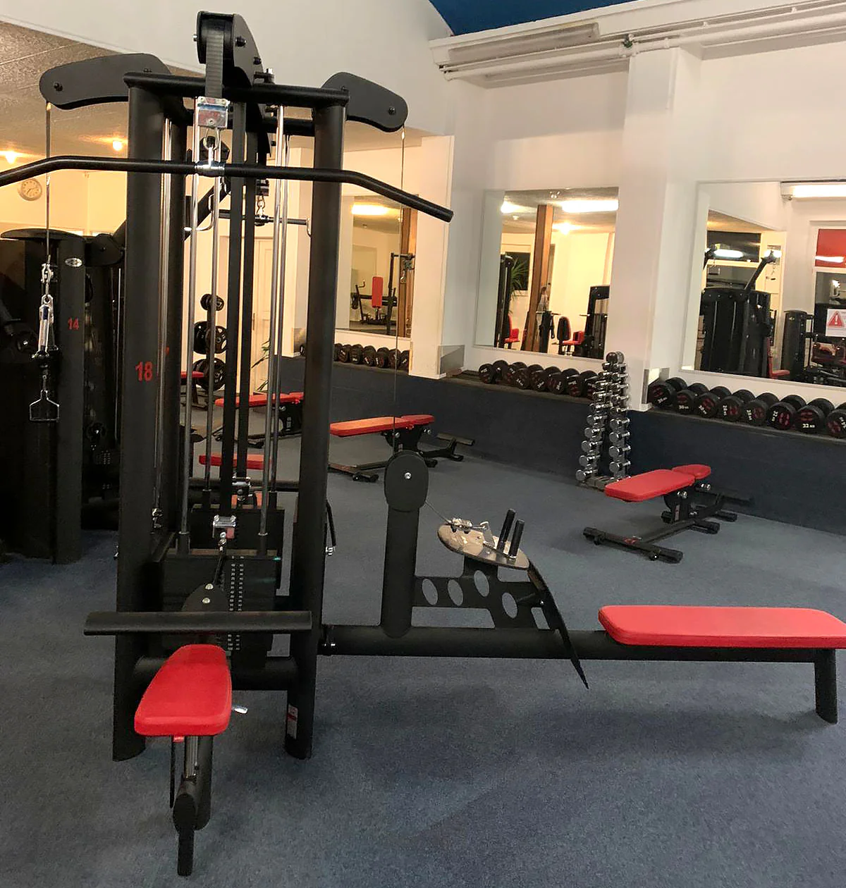 Gym80 Sygnum - 20 Kraftgeräte, 17 Bänke, Ständer, Ablagen etc - Gerätepark, Matt-Schwarz Sonderfarbe, gebraucht - Neuwertig - Image 2