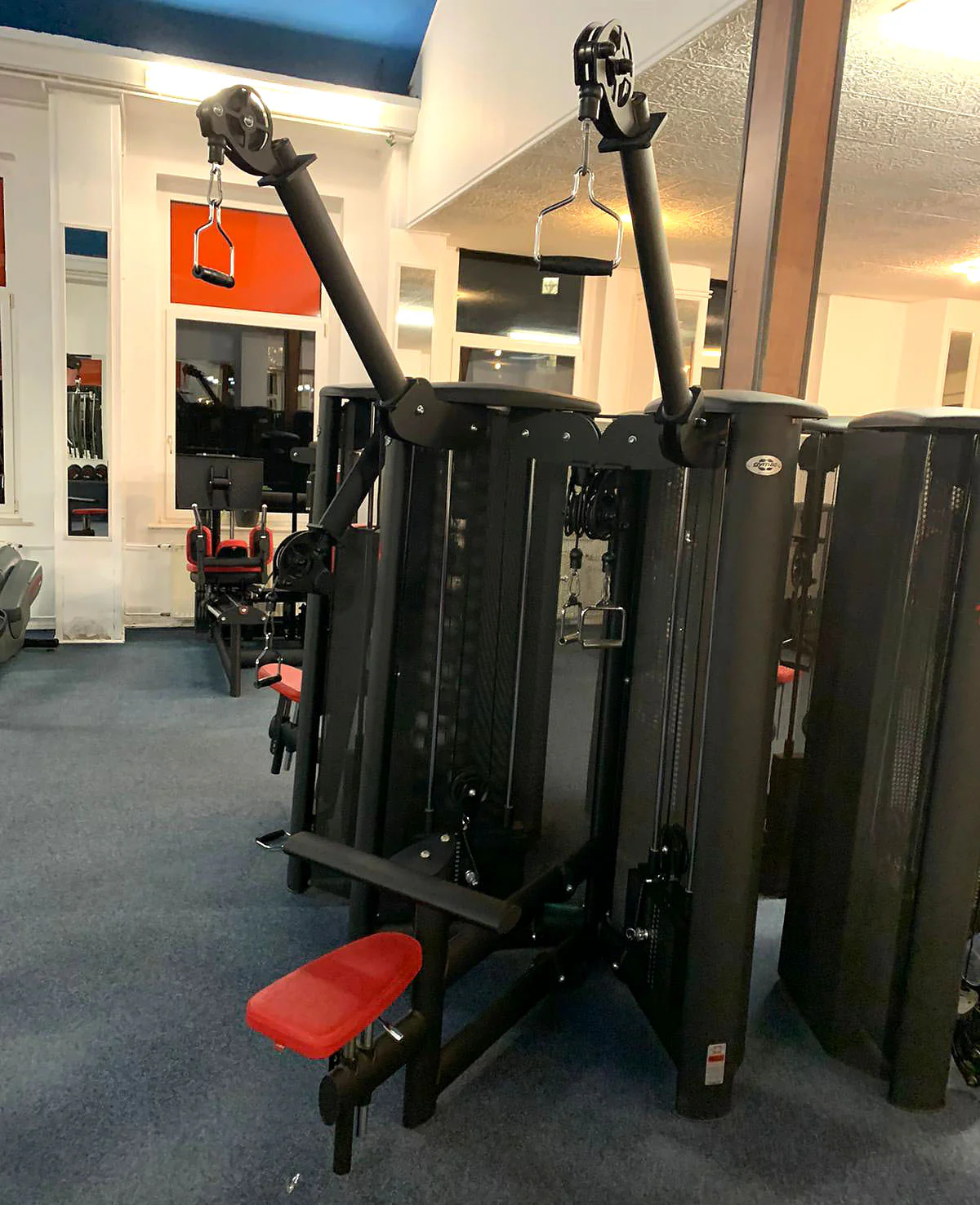 Gym80 Sygnum - 20 Kraftgeräte, 17 Bänke, Ständer, Ablagen etc - Gerätepark, Matt-Schwarz Sonderfarbe, gebraucht - Neuwertig - Image 4