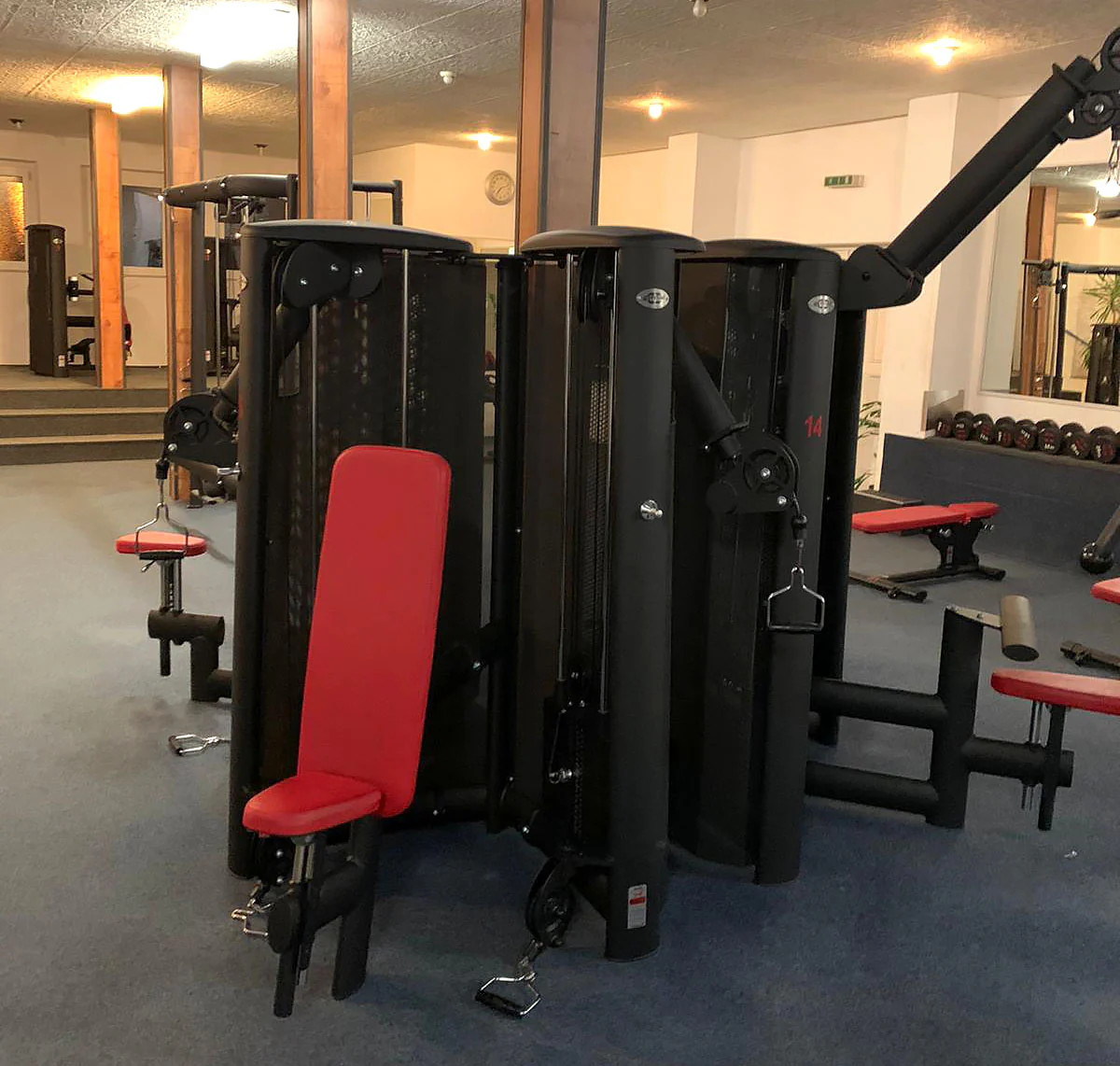 Gym80 Sygnum - 20 Kraftgeräte, 17 Bänke, Ständer, Ablagen etc - Gerätepark, Matt-Schwarz Sonderfarbe, gebraucht - Neuwertig - Image 5