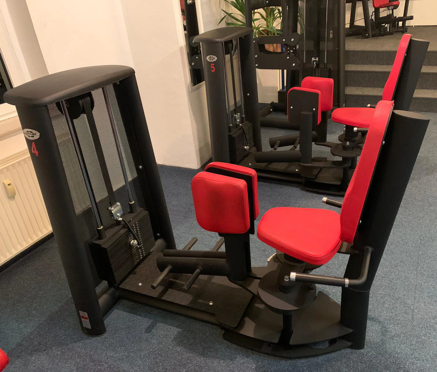 Gym80 Sygnum - 20 Kraftgeräte, 17 Bänke, Ständer, Ablagen etc - Gerätepark, Matt-Schwarz Sonderfarbe, gebraucht - Neuwertig - Image 8