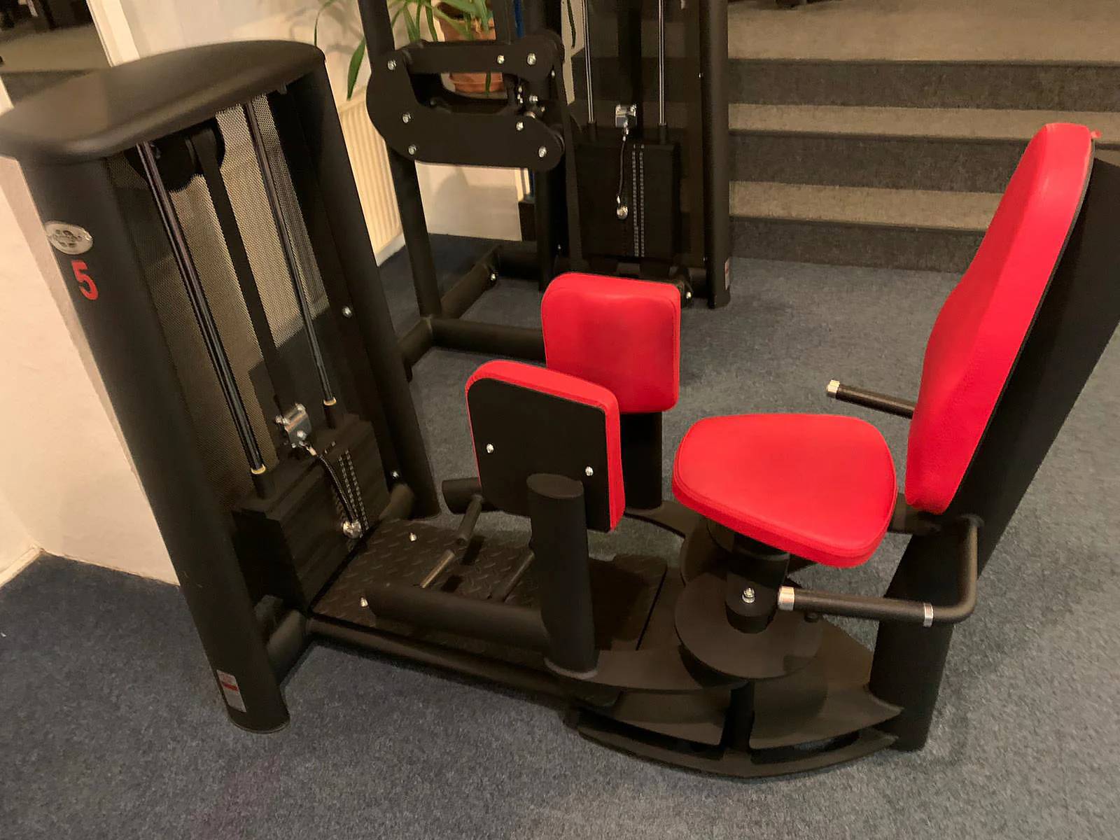 Gym80 Sygnum - 20 Kraftgeräte, 17 Bänke, Ständer, Ablagen etc - Gerätepark, Matt-Schwarz Sonderfarbe, gebraucht - Neuwertig - Image 9