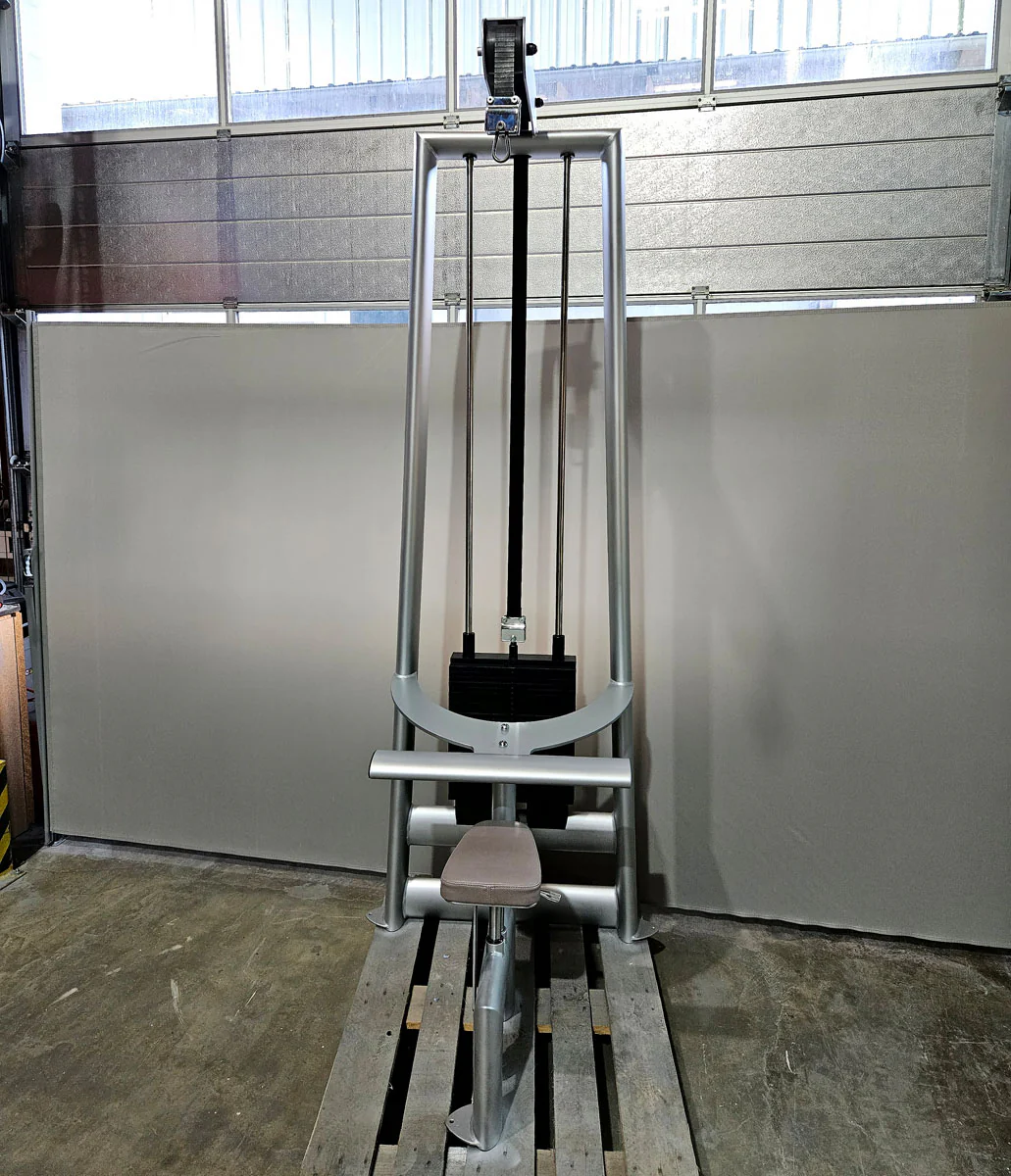 Gym80 Sygnum 4116 Rückenzugstation, Latzug von Oben, Lat Pulldown, 135kg Gewichtsblock, Farbe Silber, gebraucht - überholter Zustand - Image 2