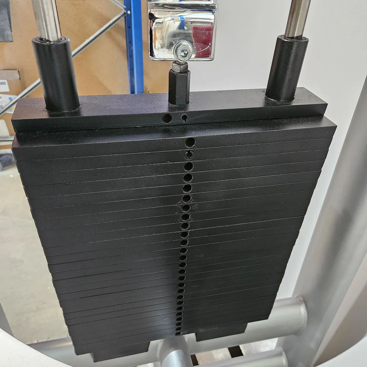 Gym80 Sygnum 4116 Rückenzugstation, Latzug von Oben, Lat Pulldown, 135kg Gewichtsblock, Farbe Silber, gebraucht - überholter Zustand - Image 7