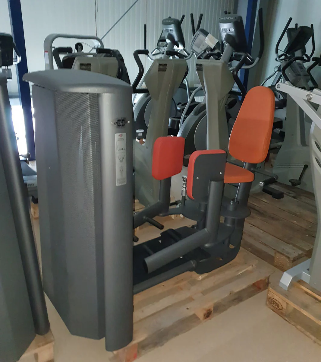 Gym80 Sygnum Einzelgeräte z.B. Kabelzug, Beinstrecker, Latzug, Brustpresse, Gluteus, Seilzug, Drückerbank, Bänke verstellbar Basic, Rückenstrecker etc, gebraucht - Image 10