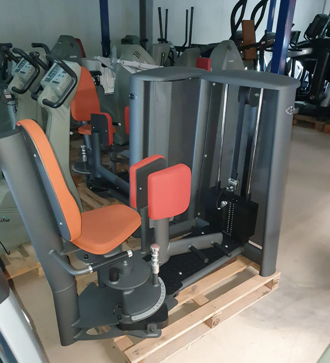 Gym80 Sygnum Einzelgeräte z.B. Kabelzug, Beinstrecker, Latzug, Brustpresse, Gluteus, Seilzug, Drückerbank, Bänke verstellbar Basic, Rückenstrecker etc, gebraucht - Image 11