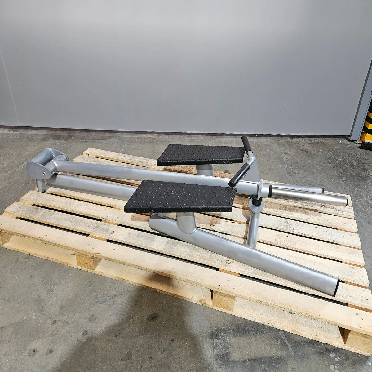 Gym80 Sygnum T-Bar Row Ruderstation - Ähnlich Pure Kraft 4018 Rudermaschine bzw 4138 Bodenhantel - Plate loaded Kraftgerät Rudern, Rahmen Silber, gebraucht - überholter Zustand - Image 4