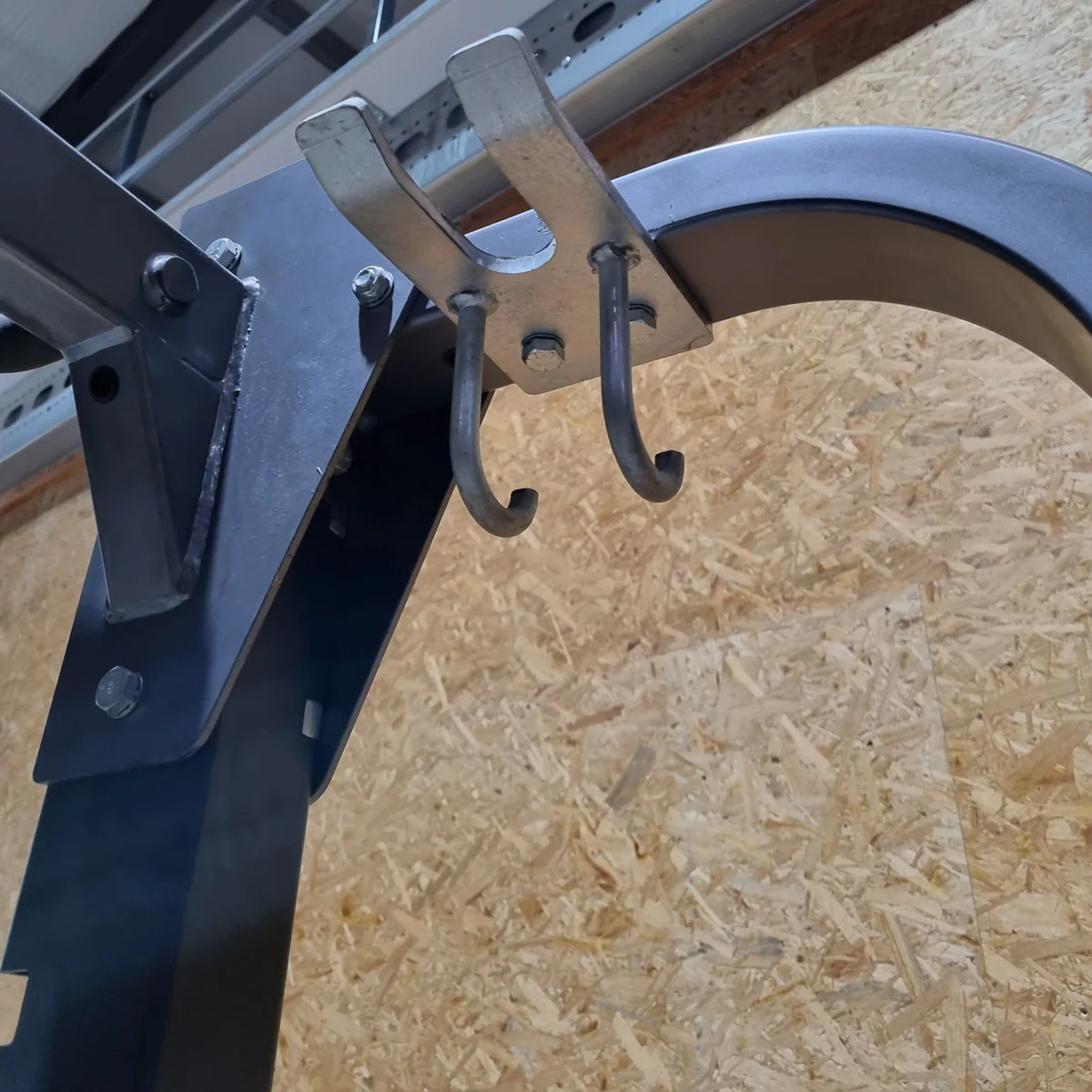 Hammer Strength HD Elite Half Rack mit Holzboden und Pull Up Bar, Rahmenfarbe Schwarz, gebraucht - überholter Zustand - Image 11