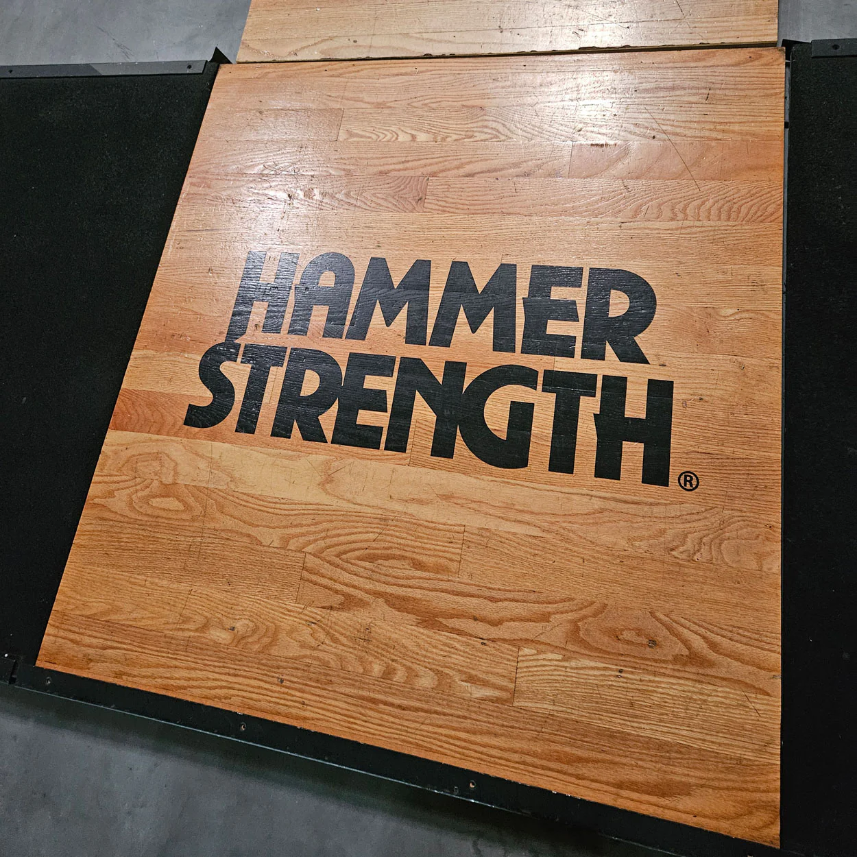 Hammer Strength HD Elite Half Rack mit Holzboden und Pull Up Bar, Rahmenfarbe Schwarz, gebraucht - überholter Zustand - Image 13