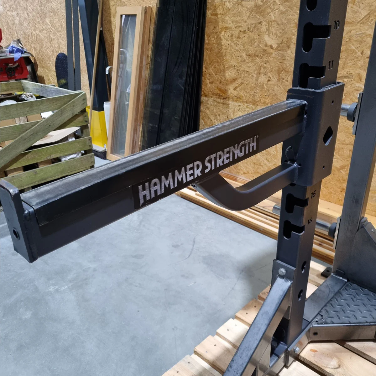 Hammer Strength HD Elite Half Rack mit Holzboden und Pull Up Bar, Rahmenfarbe Schwarz, gebraucht - überholter Zustand - Image 7