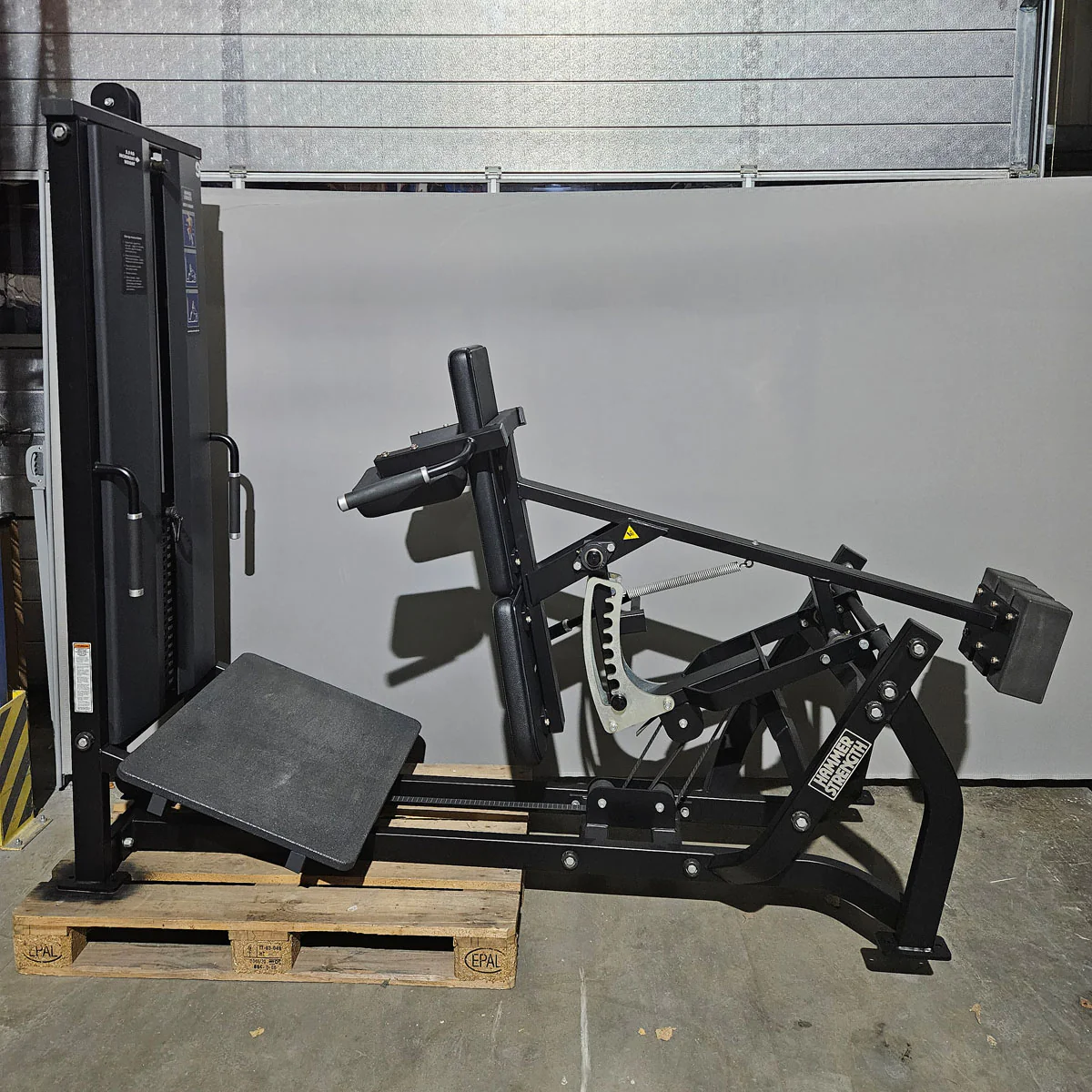 Hammer Strength MTS V-Squat, Kniebeugenmaschine Squats - Rahmenfarbe Schwarz, gebraucht - überholter Zustand - Image 3