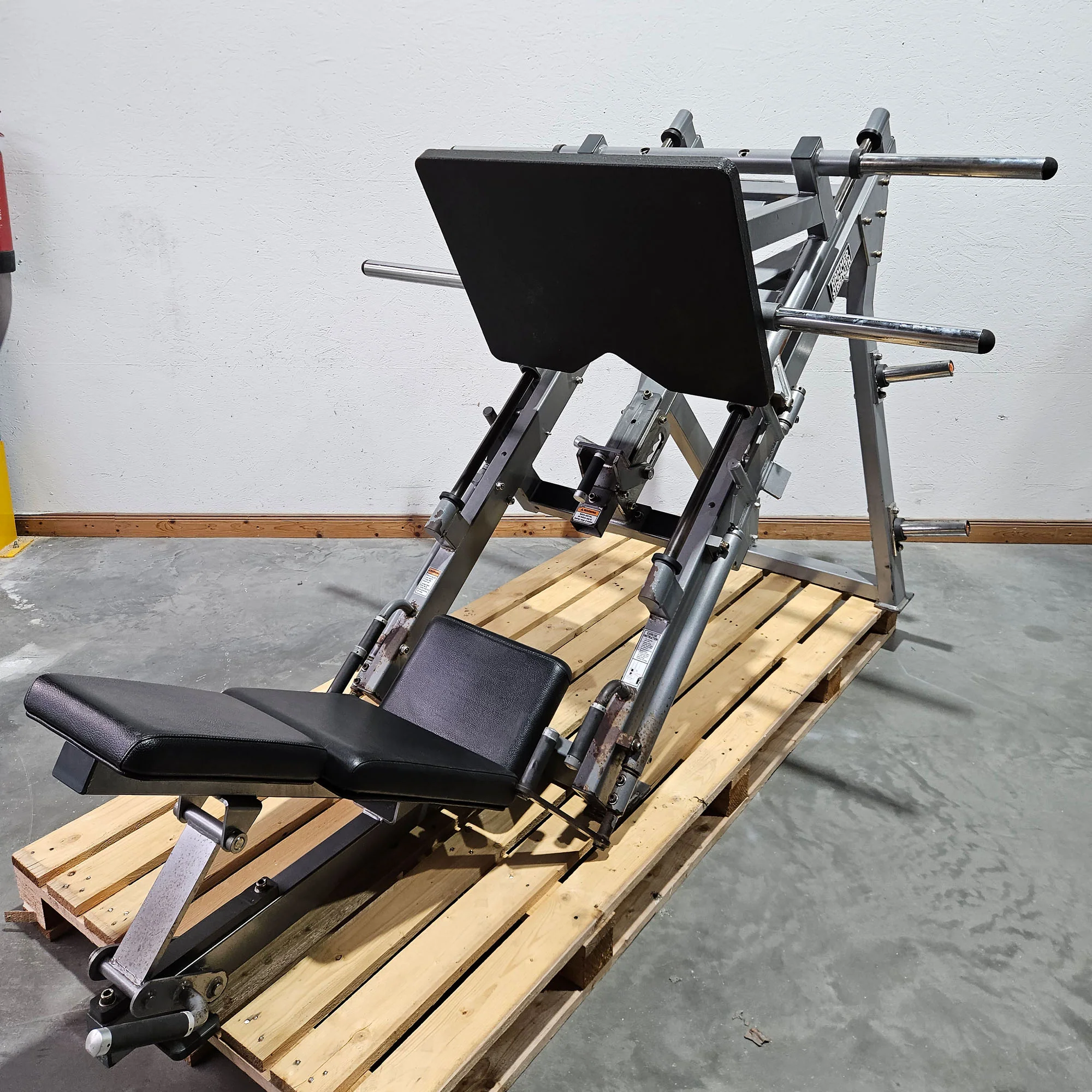 Hammer Strength Plate loaded linear Leg Press, Beinpresse 45° mit Scheibenaufnahme, extrem stabil, Farbe Silber, gebraucht - geprüfter technischer Zustand mit optischen Gebrauchsspuren - Image 6