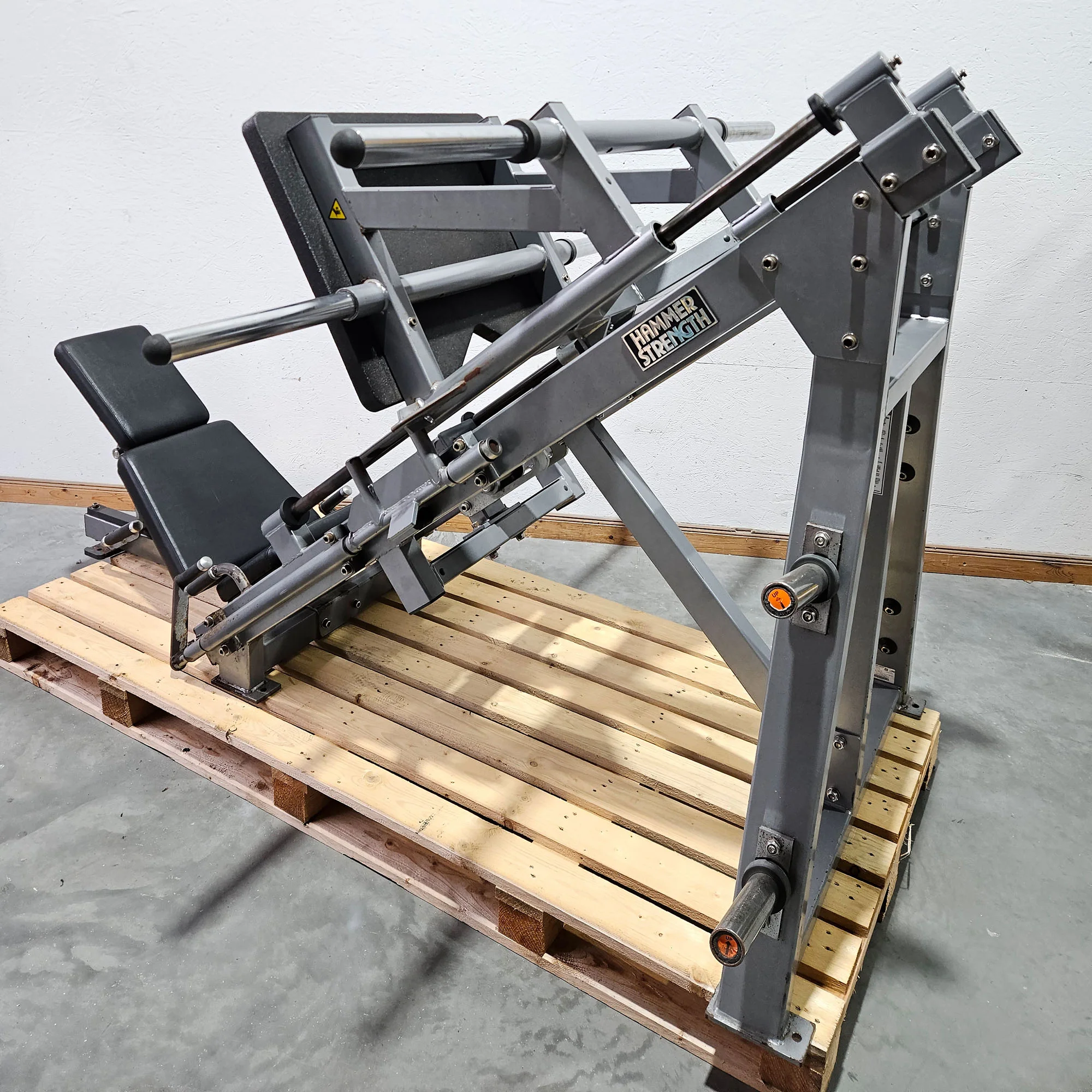 Hammer Strength Plate loaded linear Leg Press, Beinpresse 45° mit Scheibenaufnahme, extrem stabil, Farbe Silber, gebraucht - geprüfter technischer Zustand mit optischen Gebrauchsspuren - Image 7