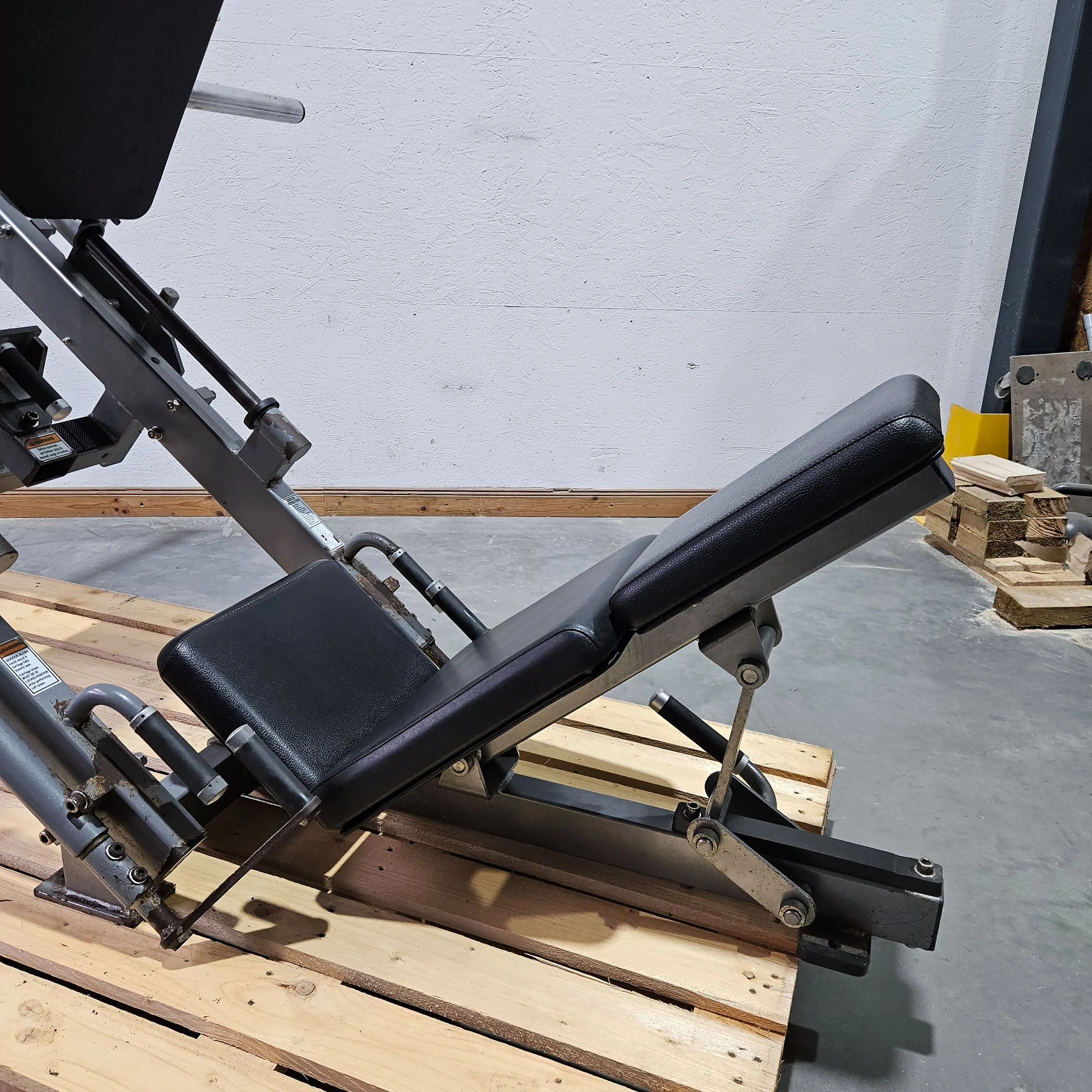 Hammer Strength Plate loaded linear Leg Press, Beinpresse 45° mit Scheibenaufnahme, extrem stabil, Farbe Silber, gebraucht - geprüfter technischer Zustand mit optischen Gebrauchsspuren - Image 8