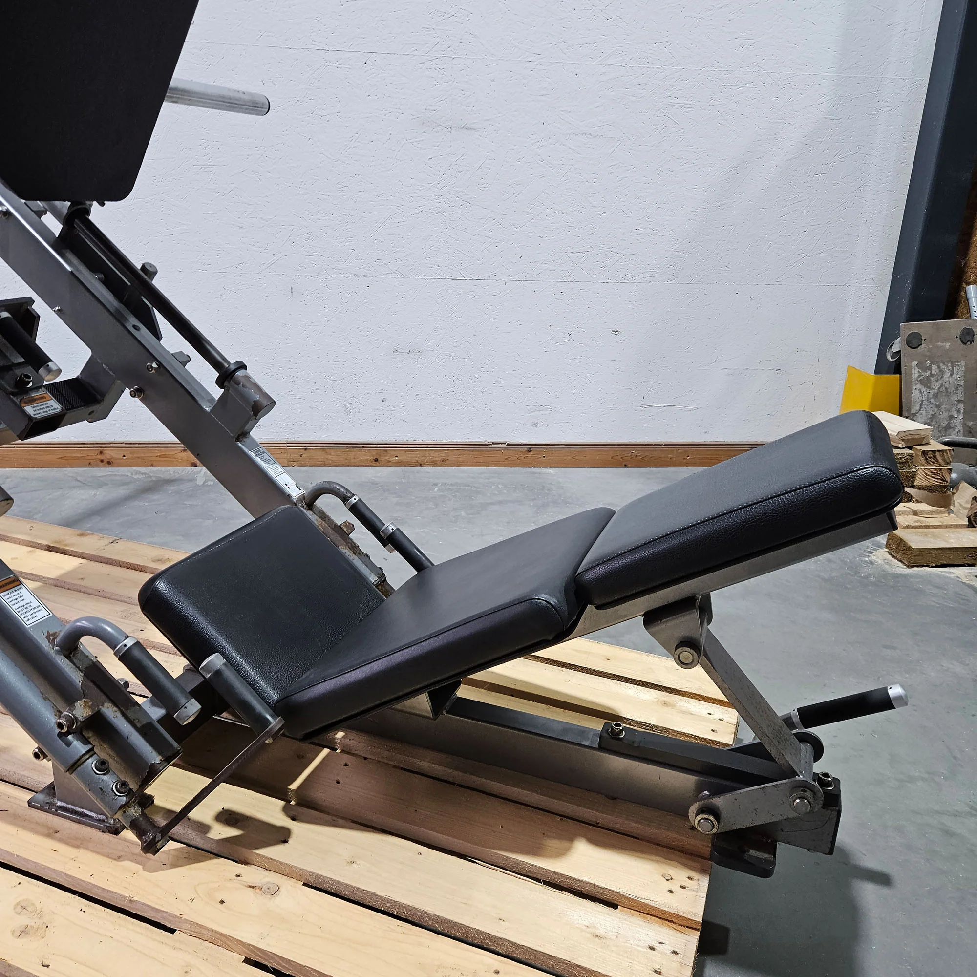 Hammer Strength Plate loaded linear Leg Press, Beinpresse 45° mit Scheibenaufnahme, extrem stabil, Farbe Silber, gebraucht - geprüfter technischer Zustand mit optischen Gebrauchsspuren - Image 9