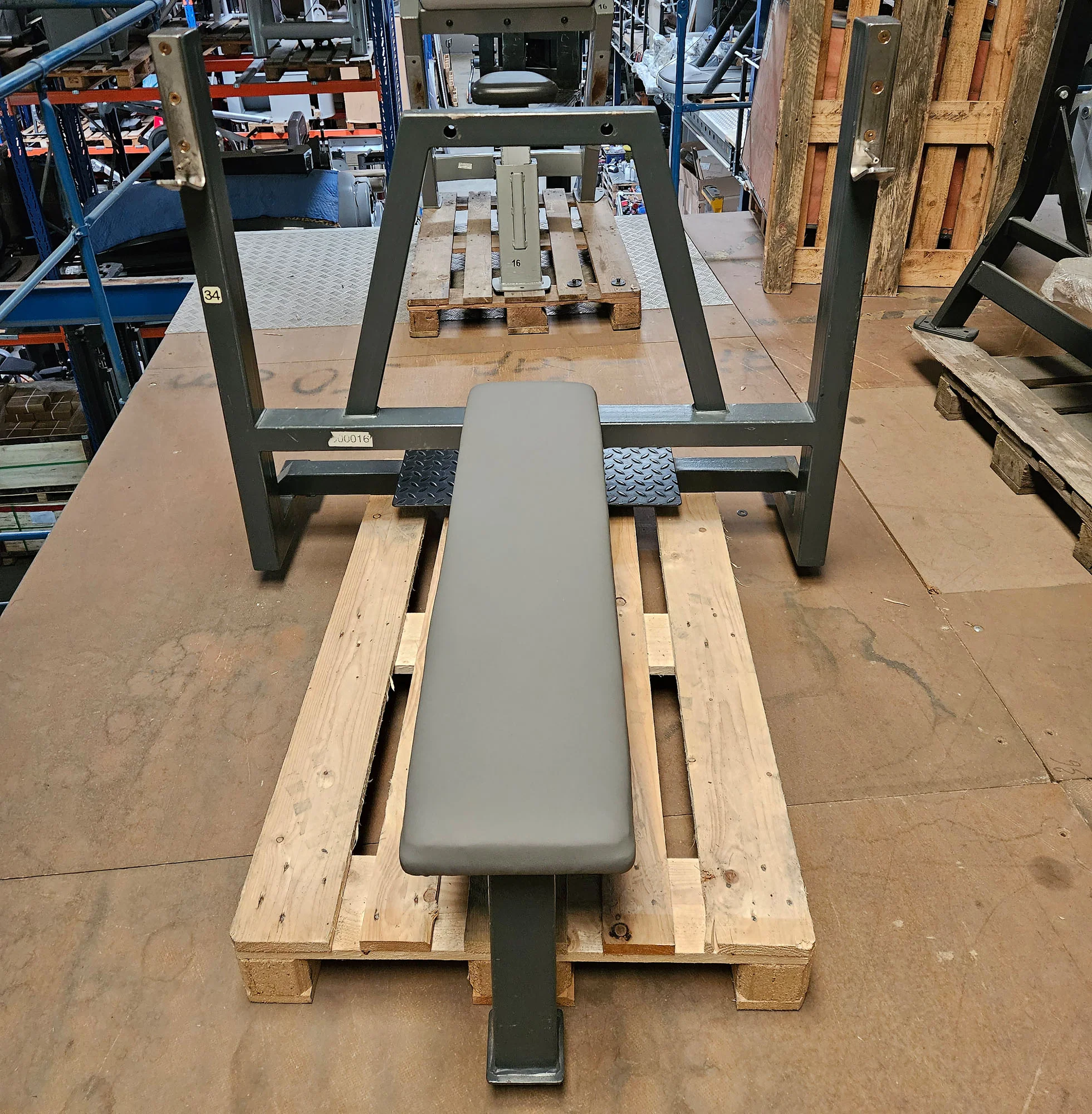 HBP Olympia Flachdrückerbank, Olympic Flat Bench, Bankdrückbank Flach mit Ablagen für Bankdrücken, Rahmebfarbe Anthrazit, gebraucht mit Gebrauchsspuren - Image 2