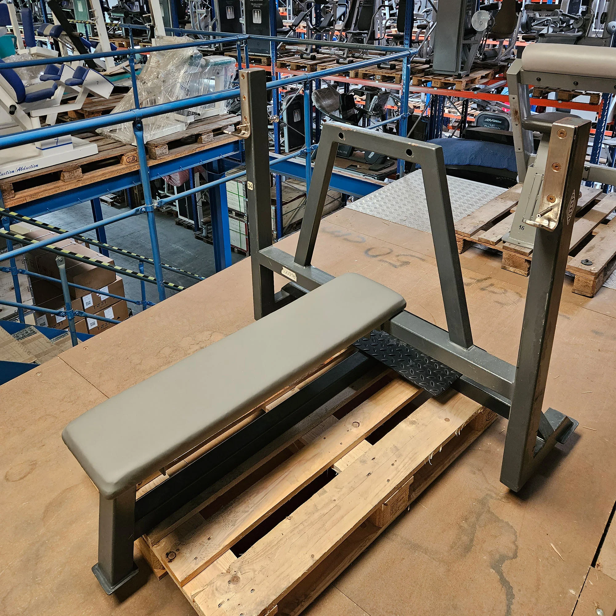HBP Olympia Flachdrückerbank, Olympic Flat Bench, Bankdrückbank Flach mit Ablagen für Bankdrücken, Rahmebfarbe Anthrazit, gebraucht mit Gebrauchsspuren - Image 3