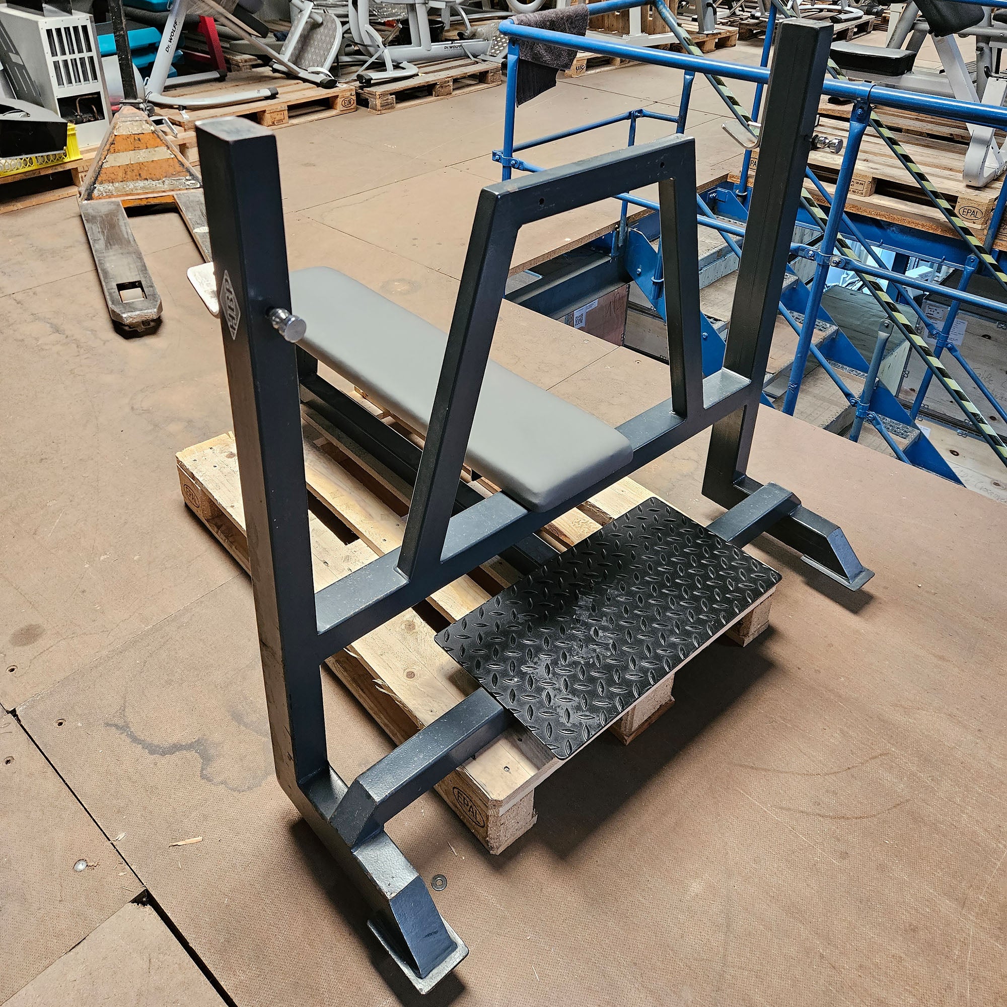HBP Olympia Flachdrückerbank, Olympic Flat Bench, Bankdrückbank Flach mit Ablagen für Bankdrücken, Rahmebfarbe Anthrazit, gebraucht mit Gebrauchsspuren - Image 4