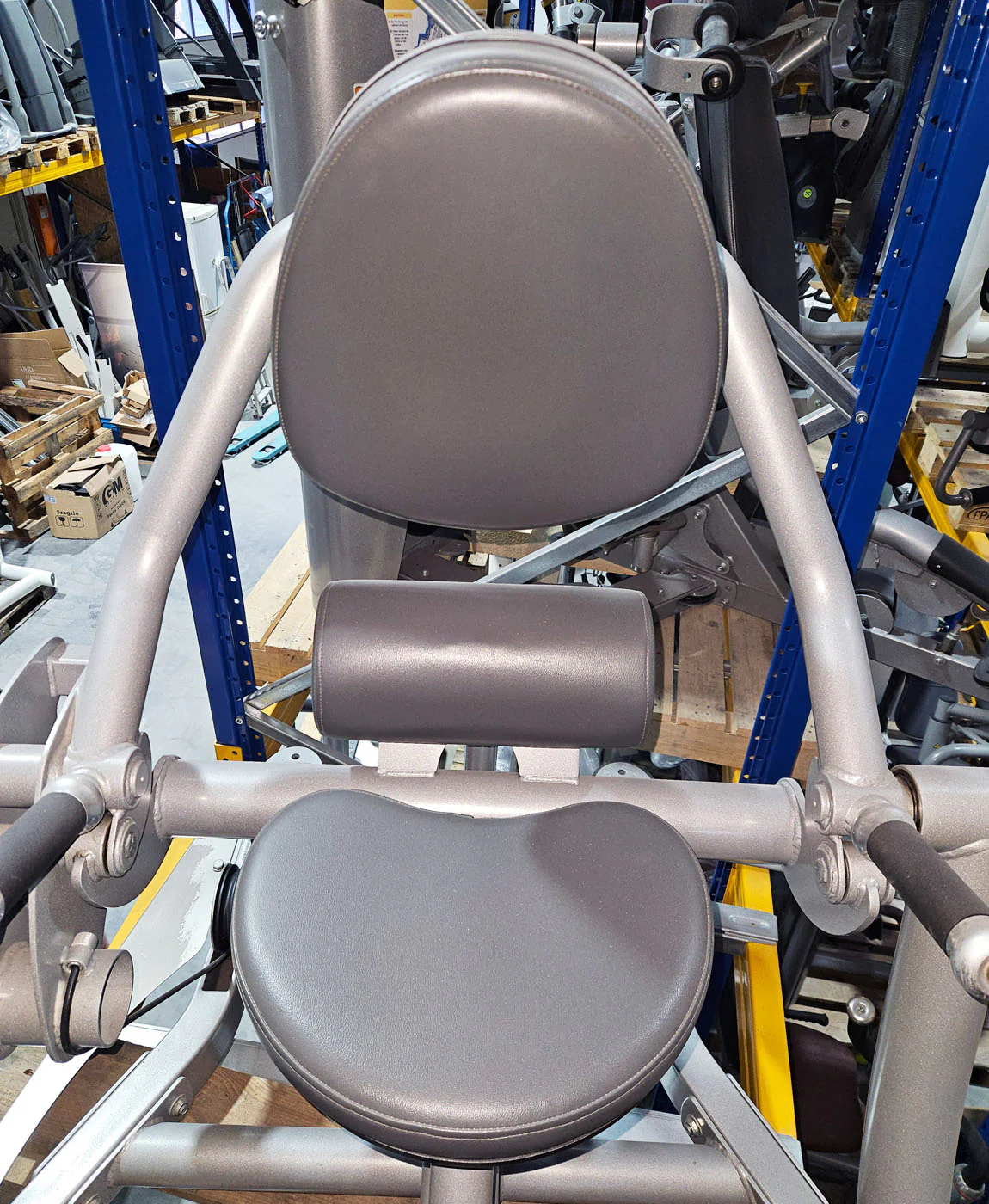 Hoist Roc-IT Low Back RS1204, Lower Back, Rückenstreckermaschine, Unterer Rücken, Roc IT Selectorized Serie mit Steckgewichten, Vorgänger vom RS-2204, Rahmenfarbe Silber, gebraucht - überholter Zustand - Image 7