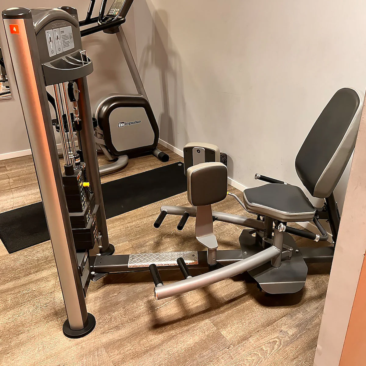 Impulse Fitness Abduktoren und Adduktoren 2 in 1 Kombimaschine - Hip Abduction and Hip Adduction, Rahmenfarbe Grau-Anthrazit, gebraucht - überholter Zustand - Image 12
