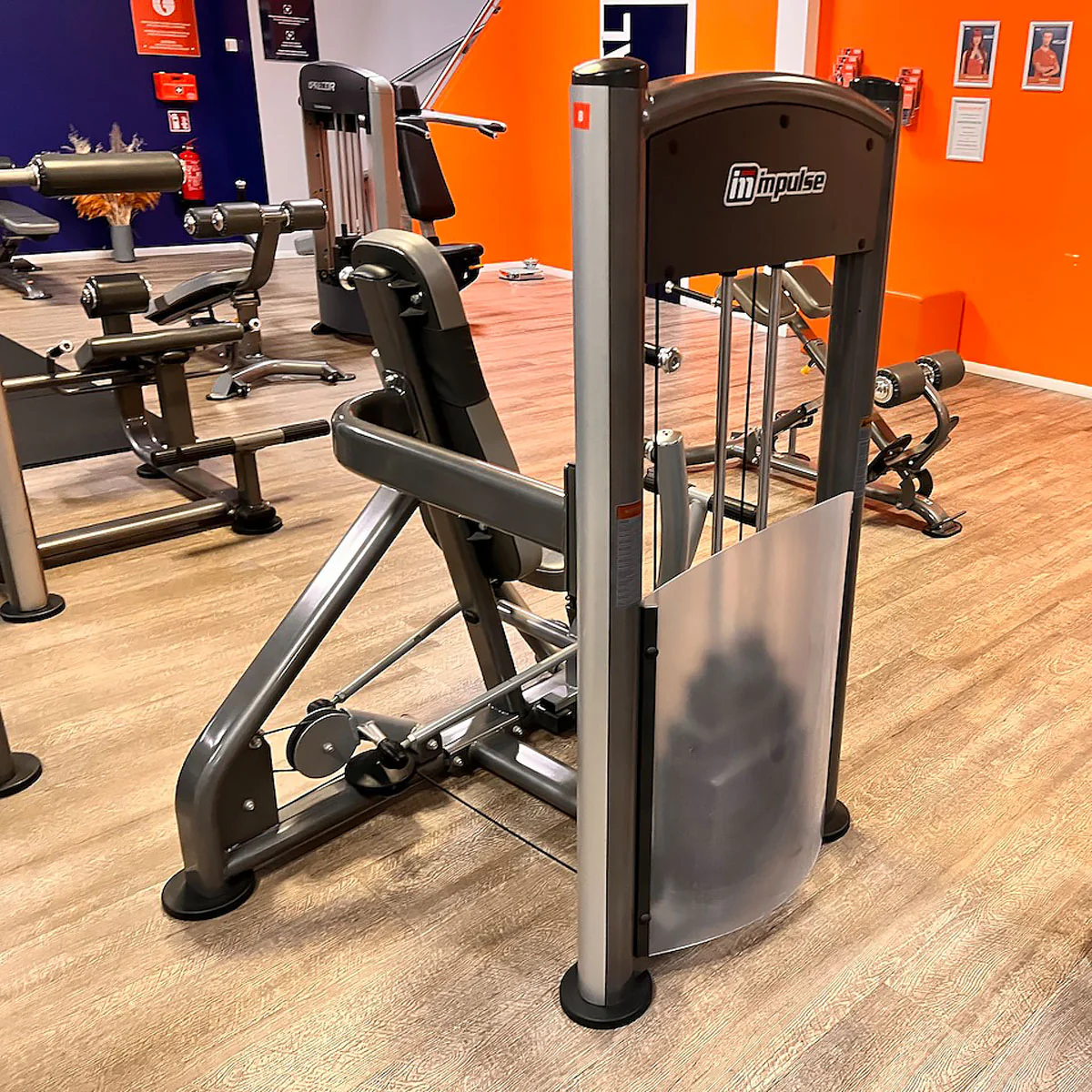 Impulse Fitness Bankdrückmaschine, Brustpresse, Chestpress, Rahmenfarbe Grau-Anthrazit, gebraucht - überholter Zustand - Image 3