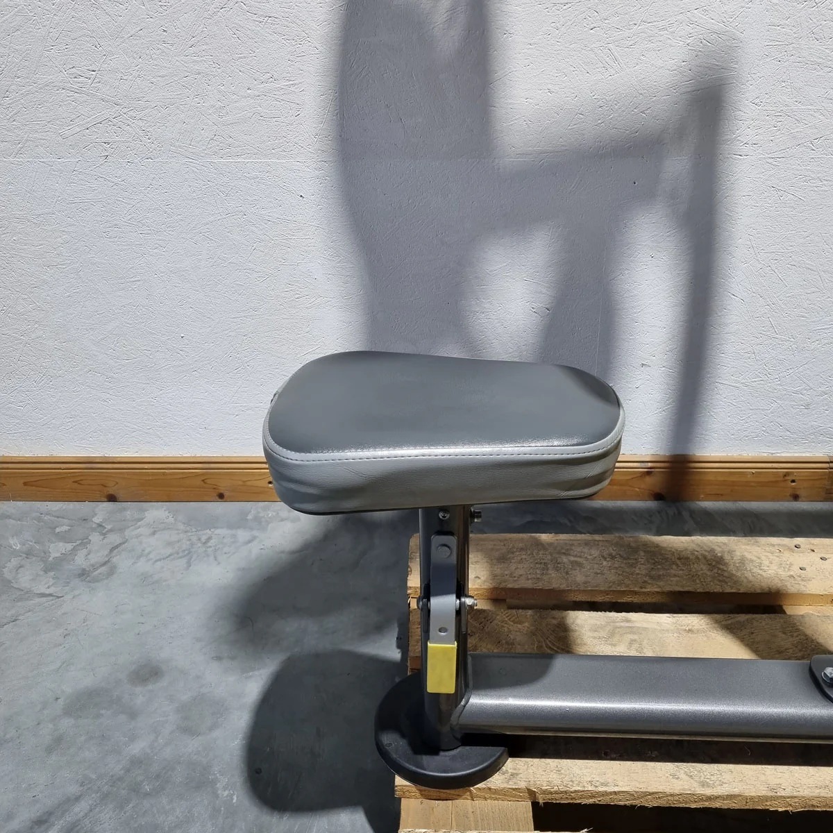 Impulse Fitness Butterfly und Butterfly Reverse 2 in 1 Kombimaschine, Pec Fly and Lat-Press-Back Machine, Rahmenfarbe Grau-Anthrazit, Polsterfarbe Grau-Anthrazit, gebraucht - überholter Zustand - Image 9