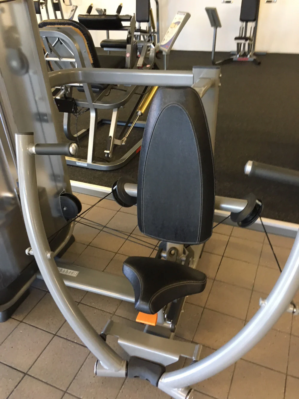 Inotec Kraftgeräteset mit 28 Fitnessgeräten, 18 Kraftgeräte, 10 Bänke und Racks, Natural Line, Silber, Polster Schwarz, gebraucht, überholter Zustand - Image 11